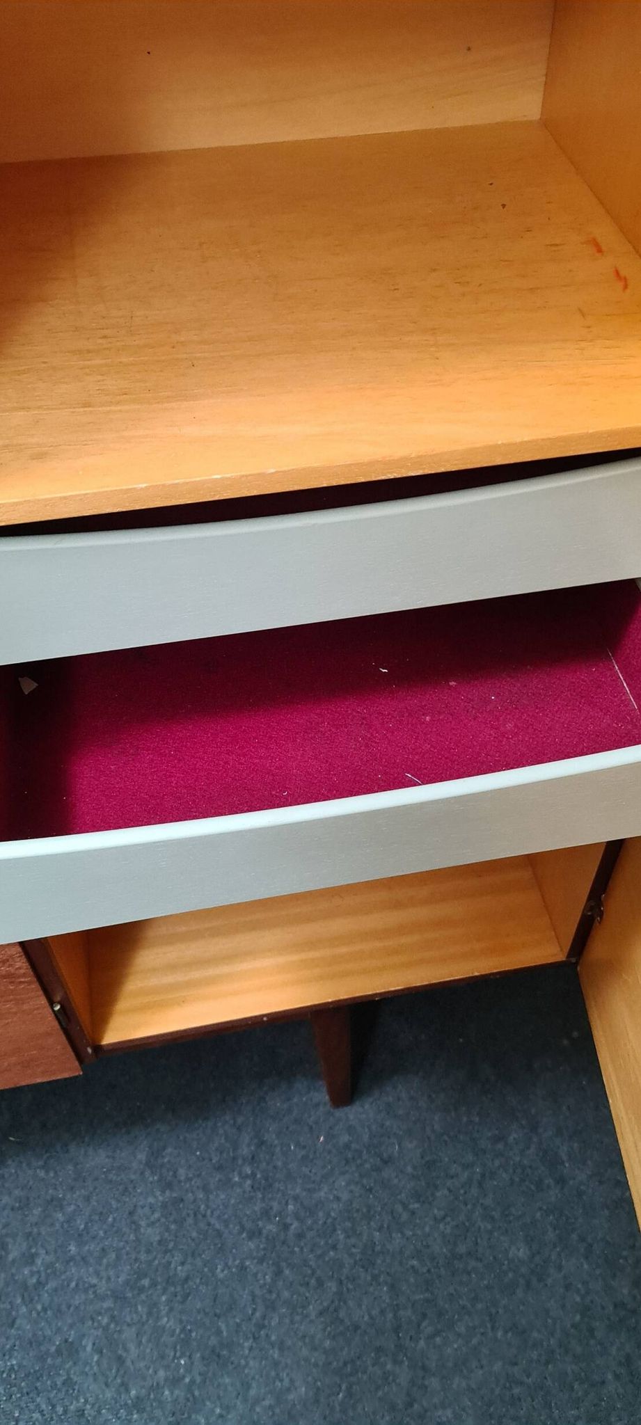 Buffet haut vintage en teck avec compartiment bar