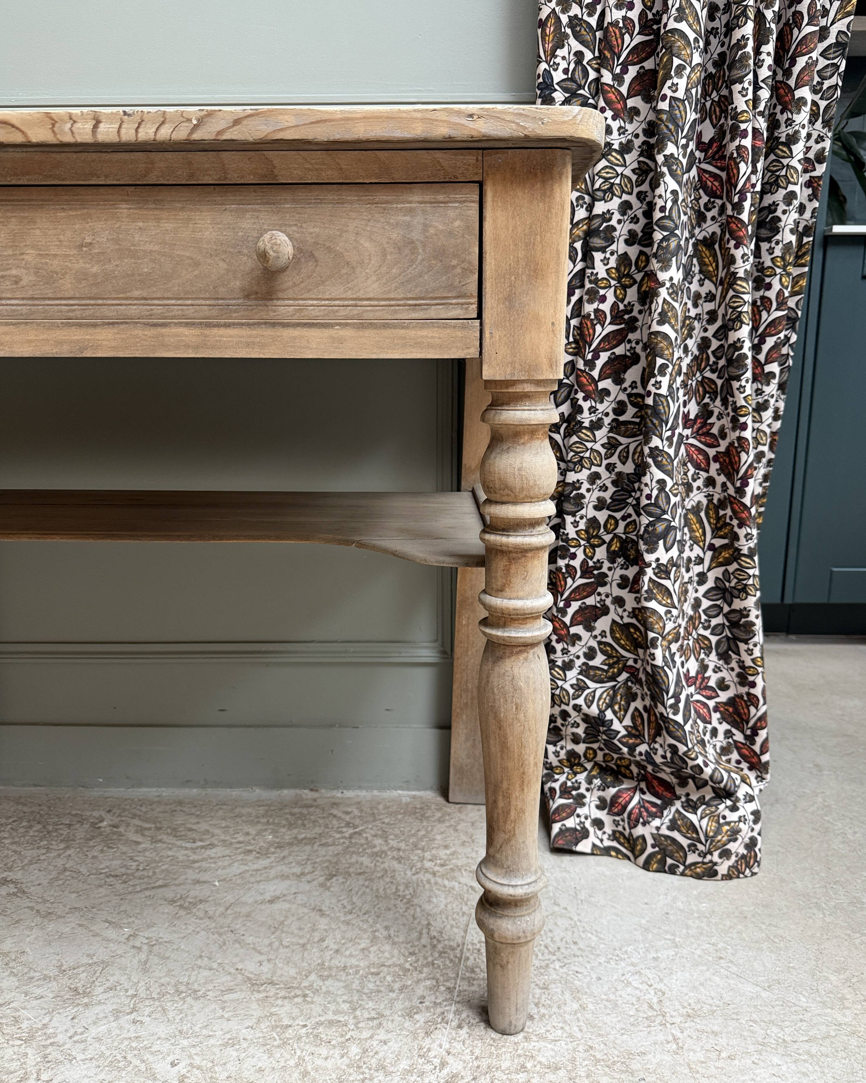 Petite console ancienne de ferme (restaurée)