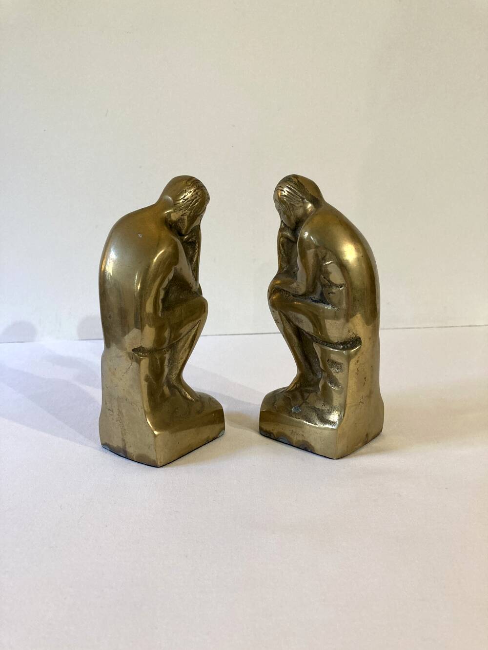 Paire de serre-livres en laiton d'après "Le penseur" de Rodin, vers 1960