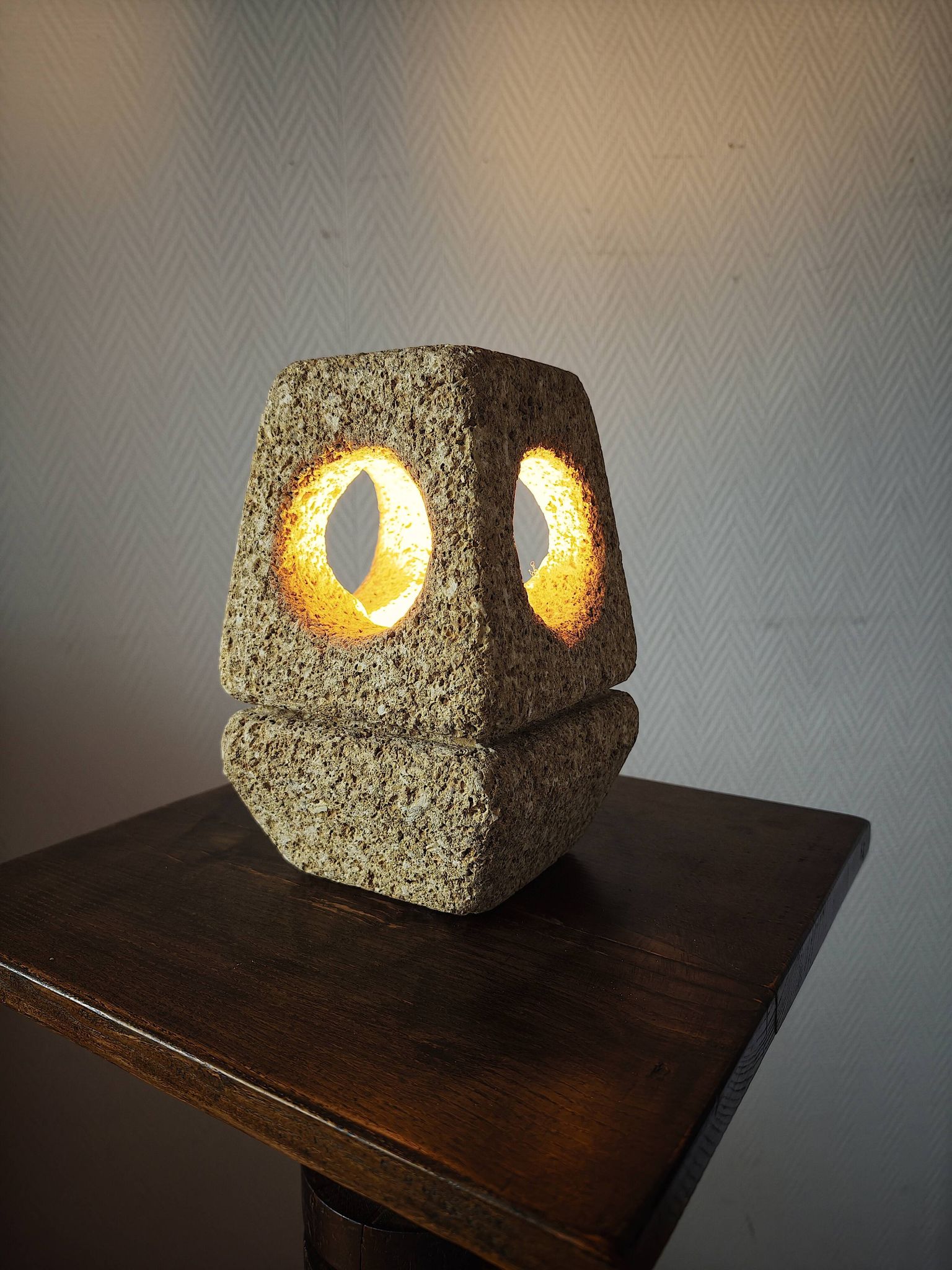 Sculptural lamp in stone 1960-70