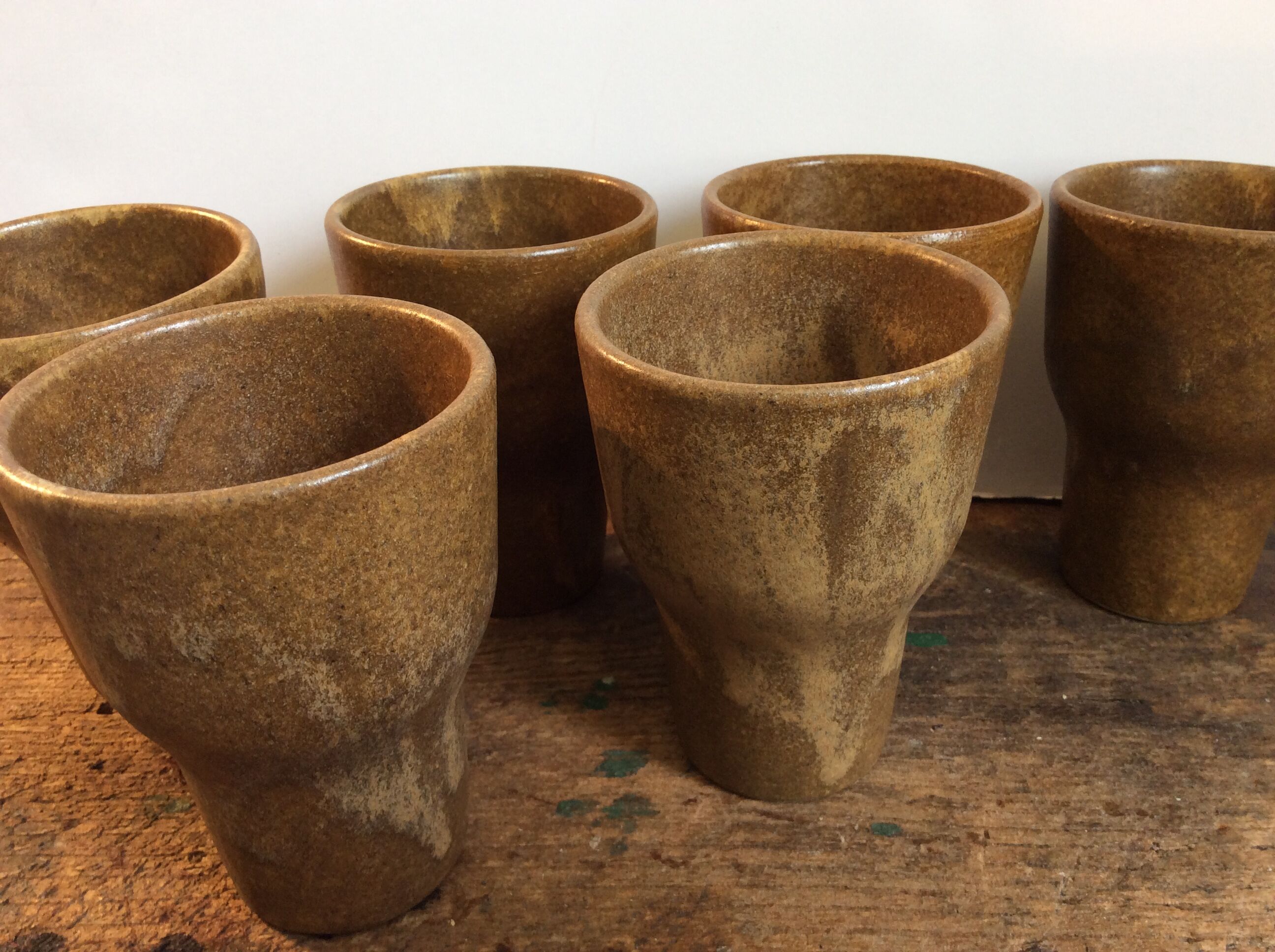 6 mugs in stoneware