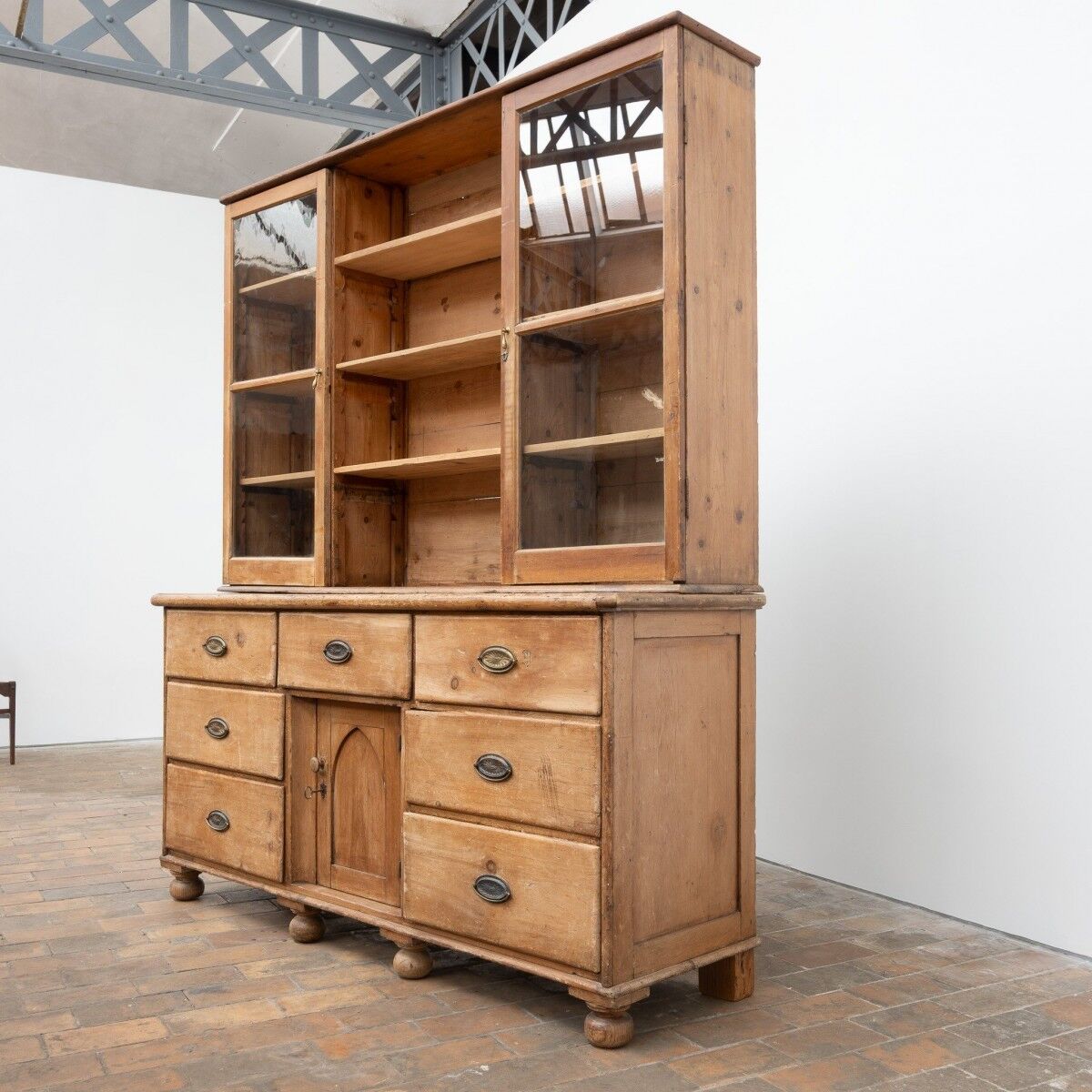 Antique pine dresser – Early 20th century