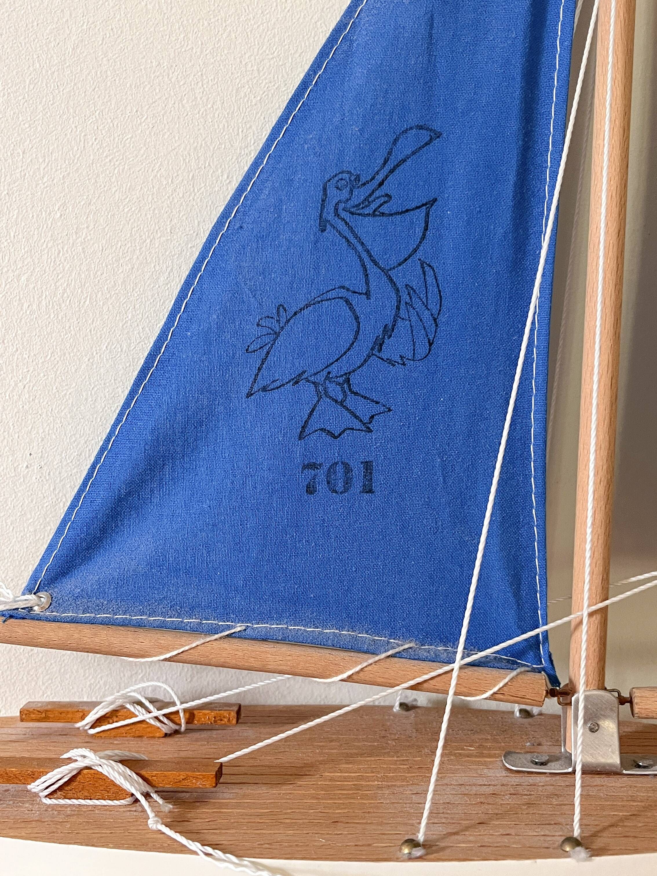 Tirot brand basin sailboat model 701, vintage wooden toy.