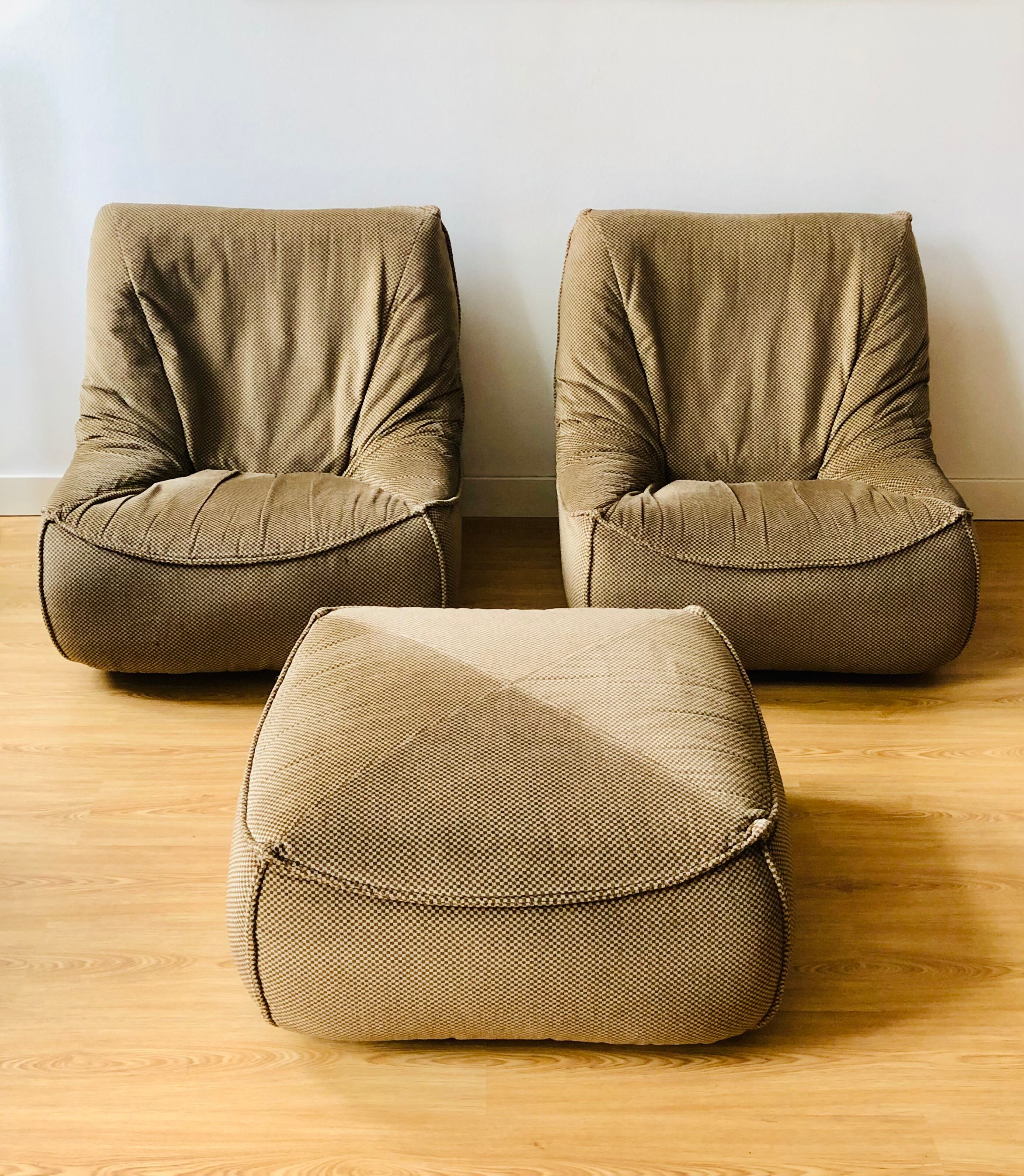 Atelier Dunlopillo vintage 2 drivers and 1 pouf