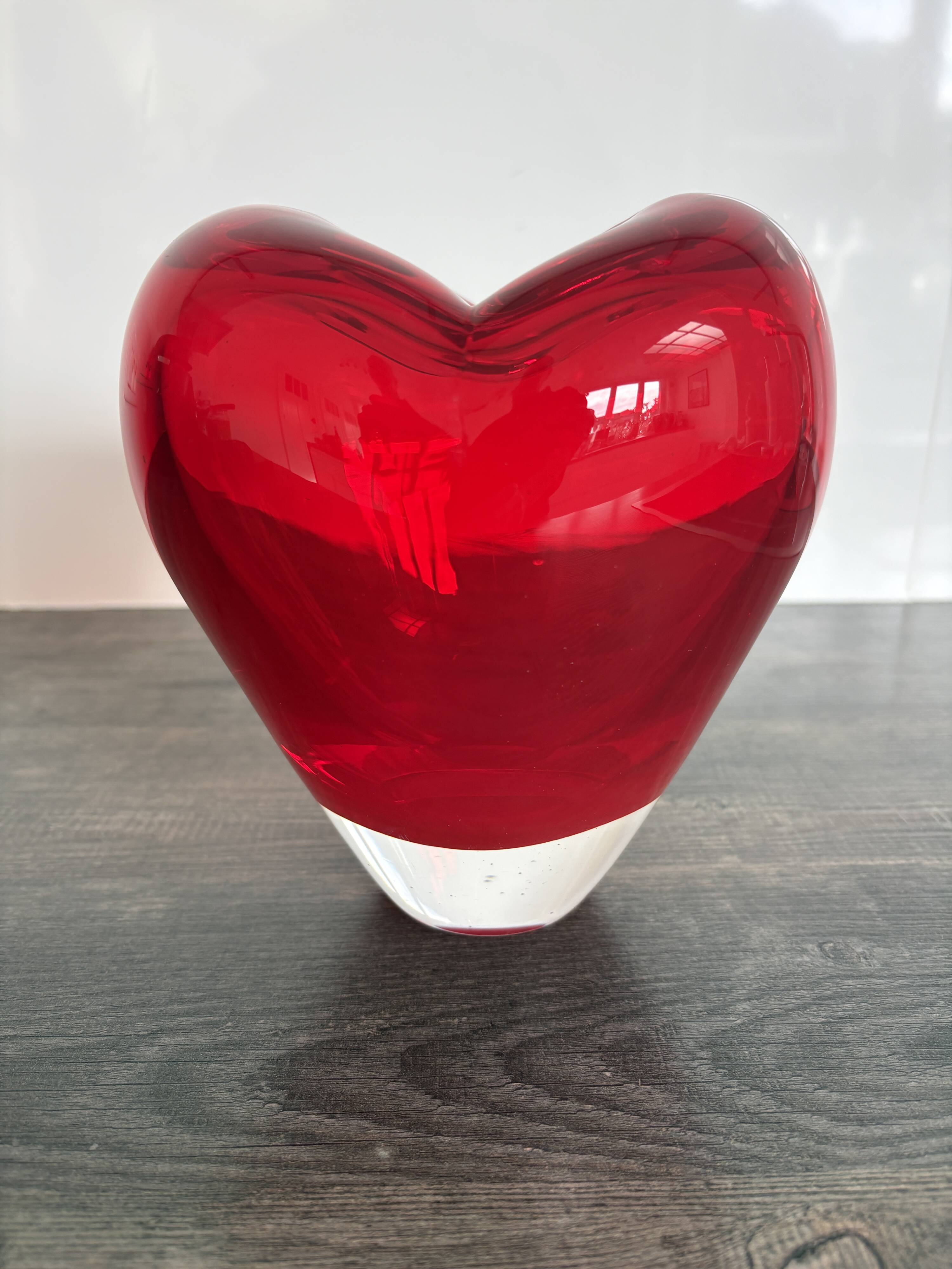 Heart-shaped Murano glass vase – Intense Ruby Red