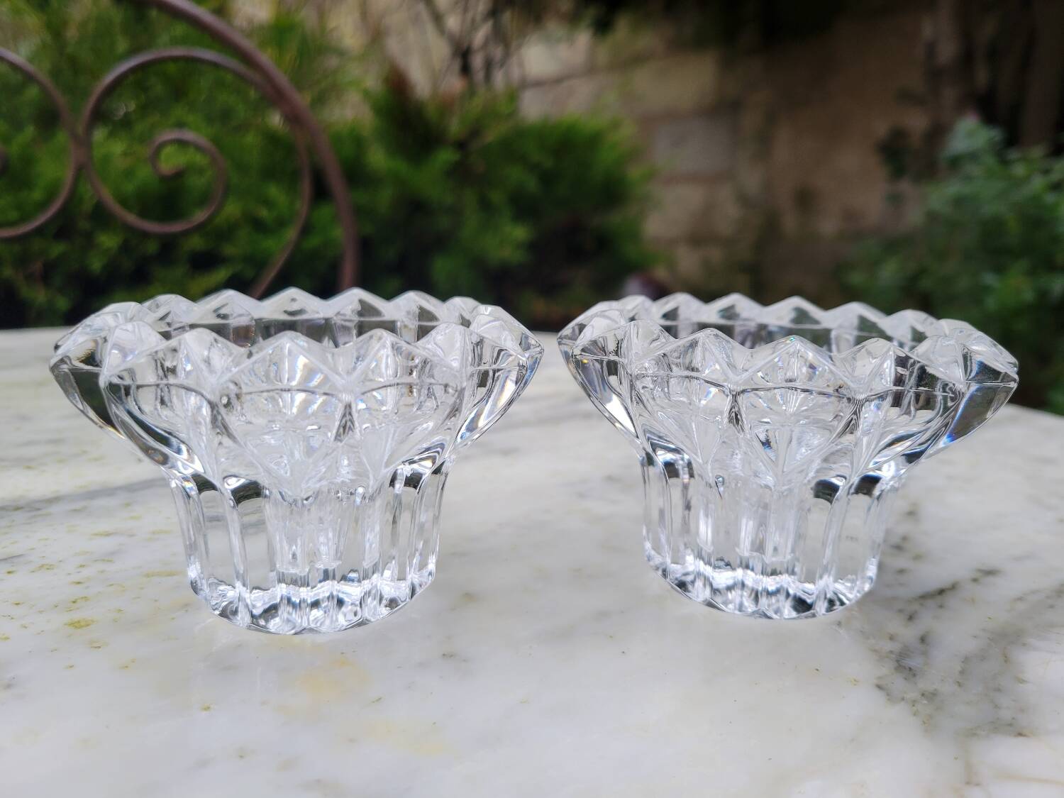 Paire de bougeoirs en cristal