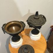Garnitures de cheminée en bronze avec pied en marbre représentant des feuilles de vignes