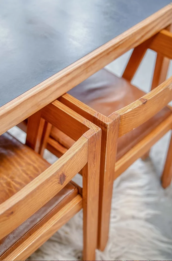 Ensemble de 4 chaises et table avec plateau en formica