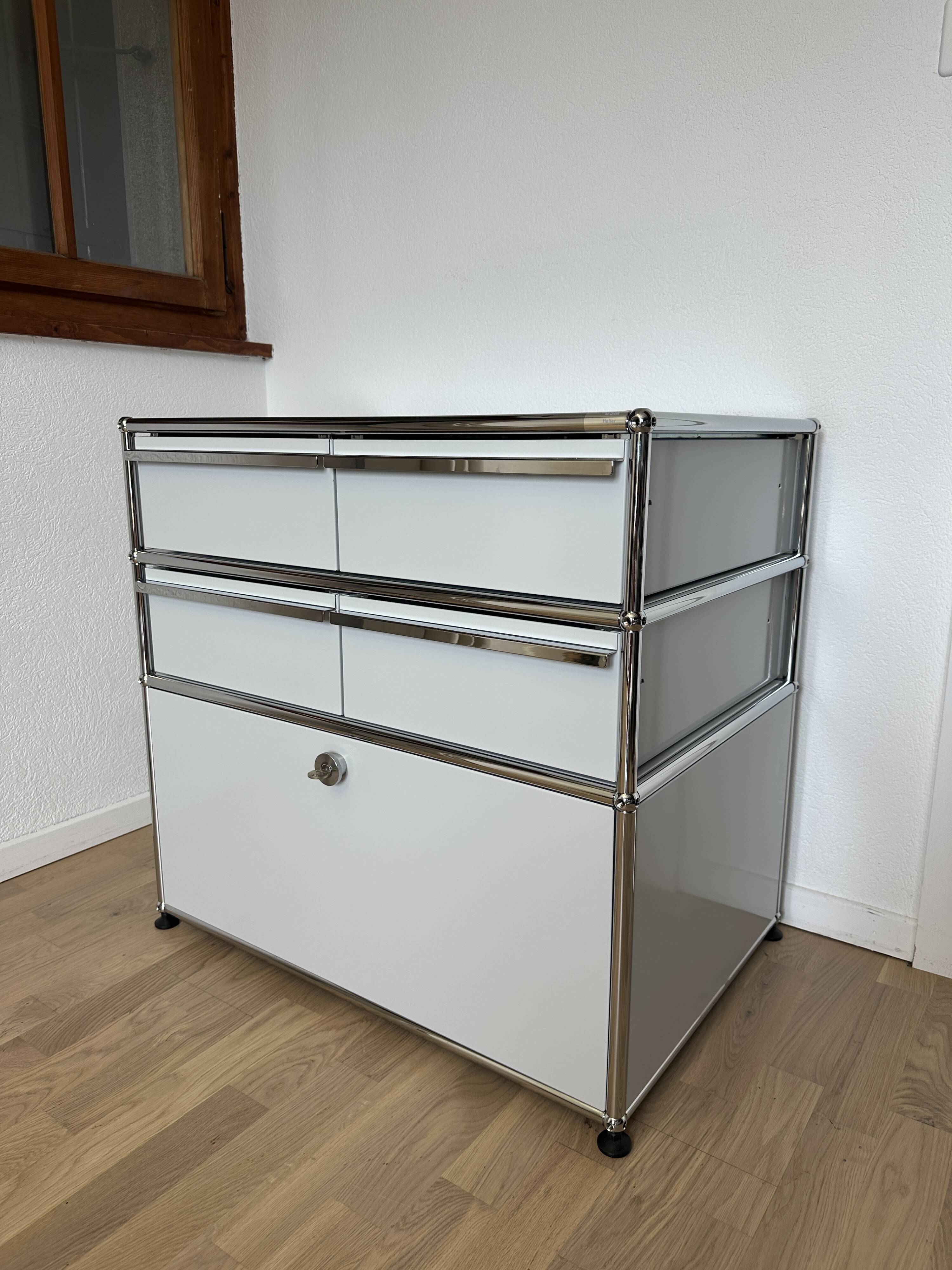 USM Haller Commode in Light Grey