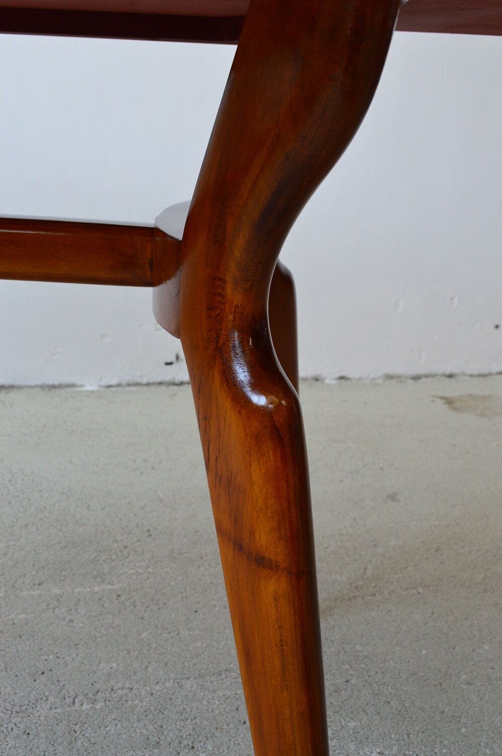 Italian dining table with sculptural beech base and pink marble, 1950s