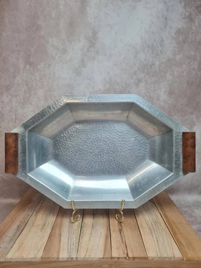 Vintage hammered aluminium tray with wooden handles – Art Deco / modernist style