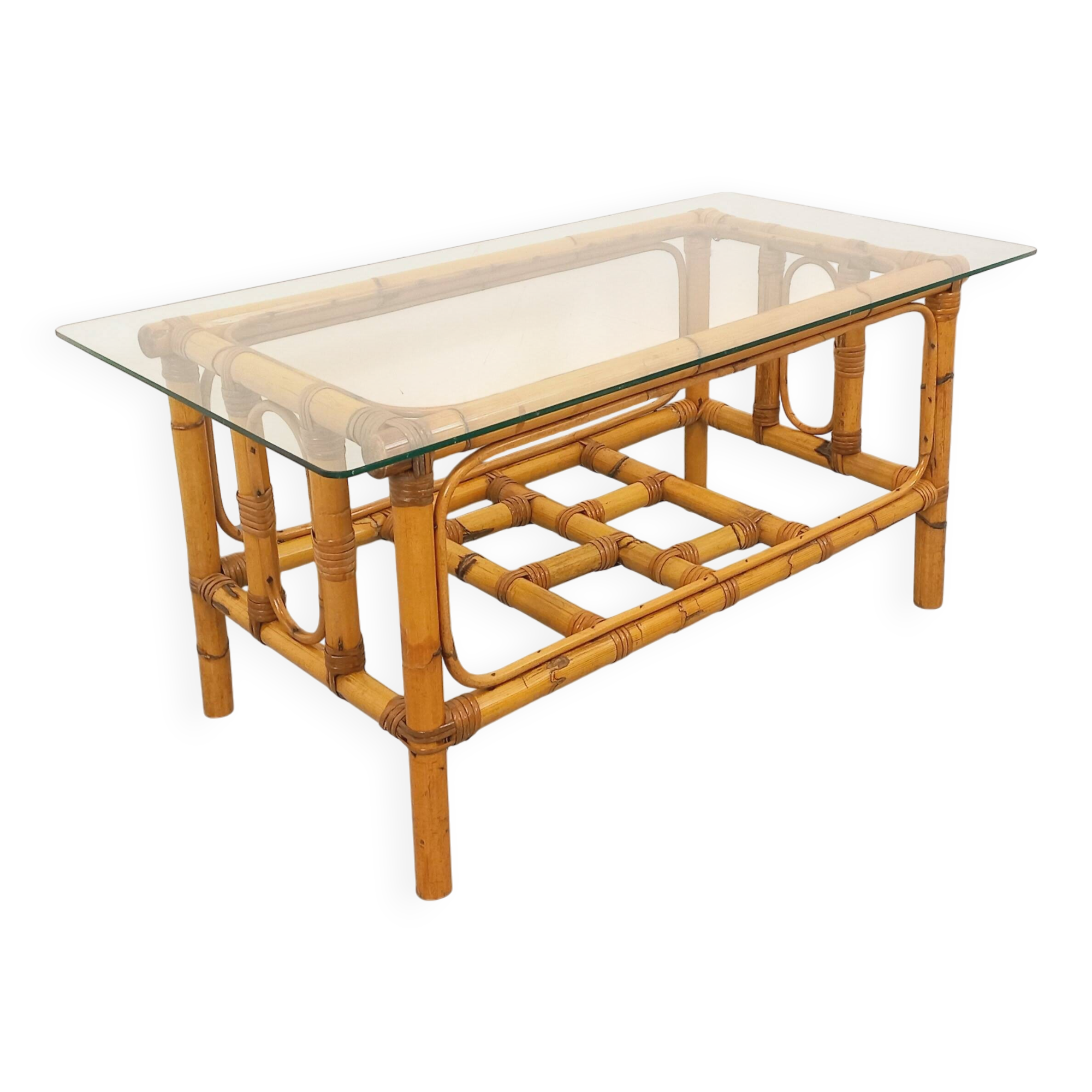 Vintage coffee table in transparent glass and rattan from the 1970s.