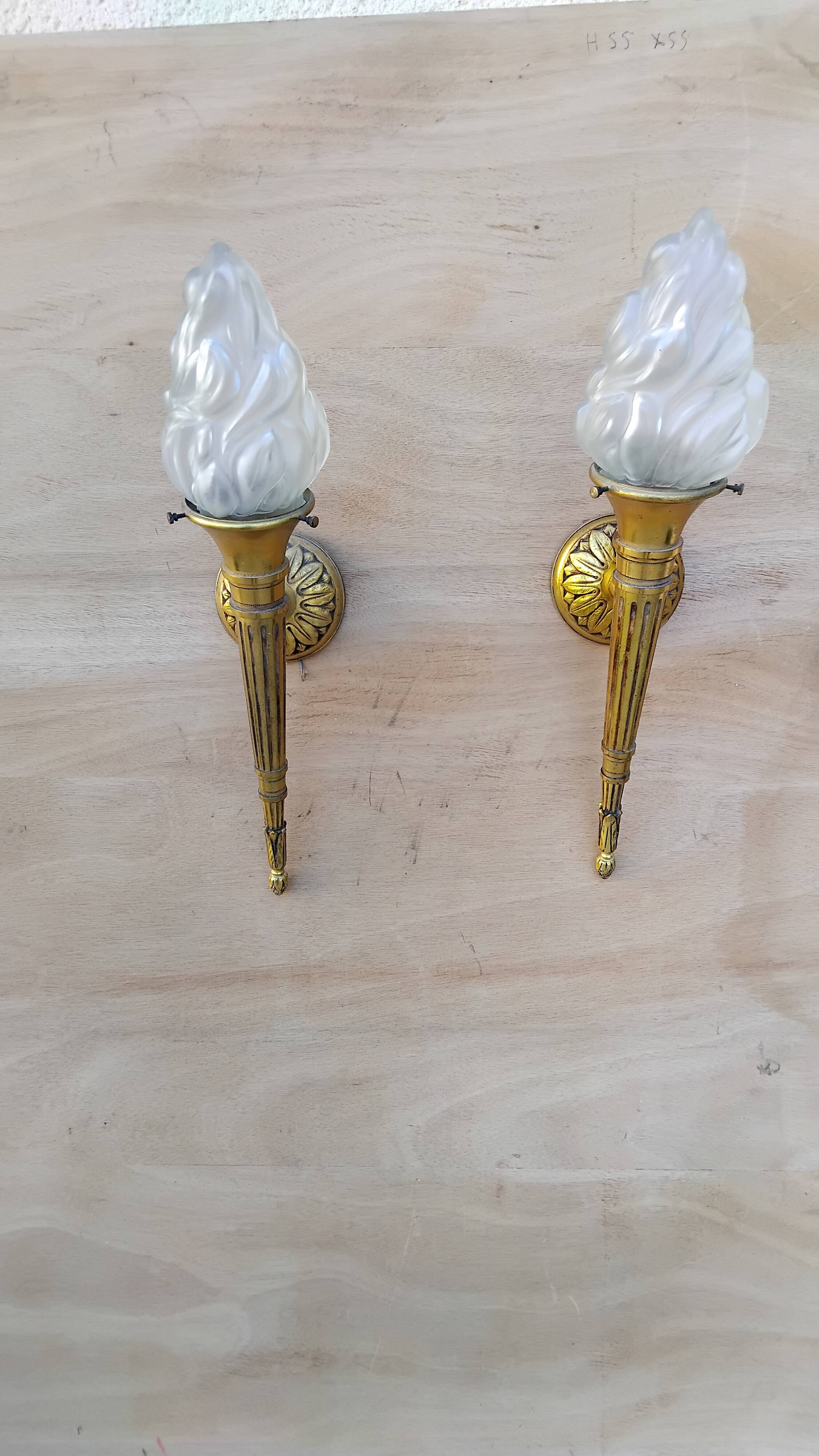Paire d'appliques flambeau vintage en bronze