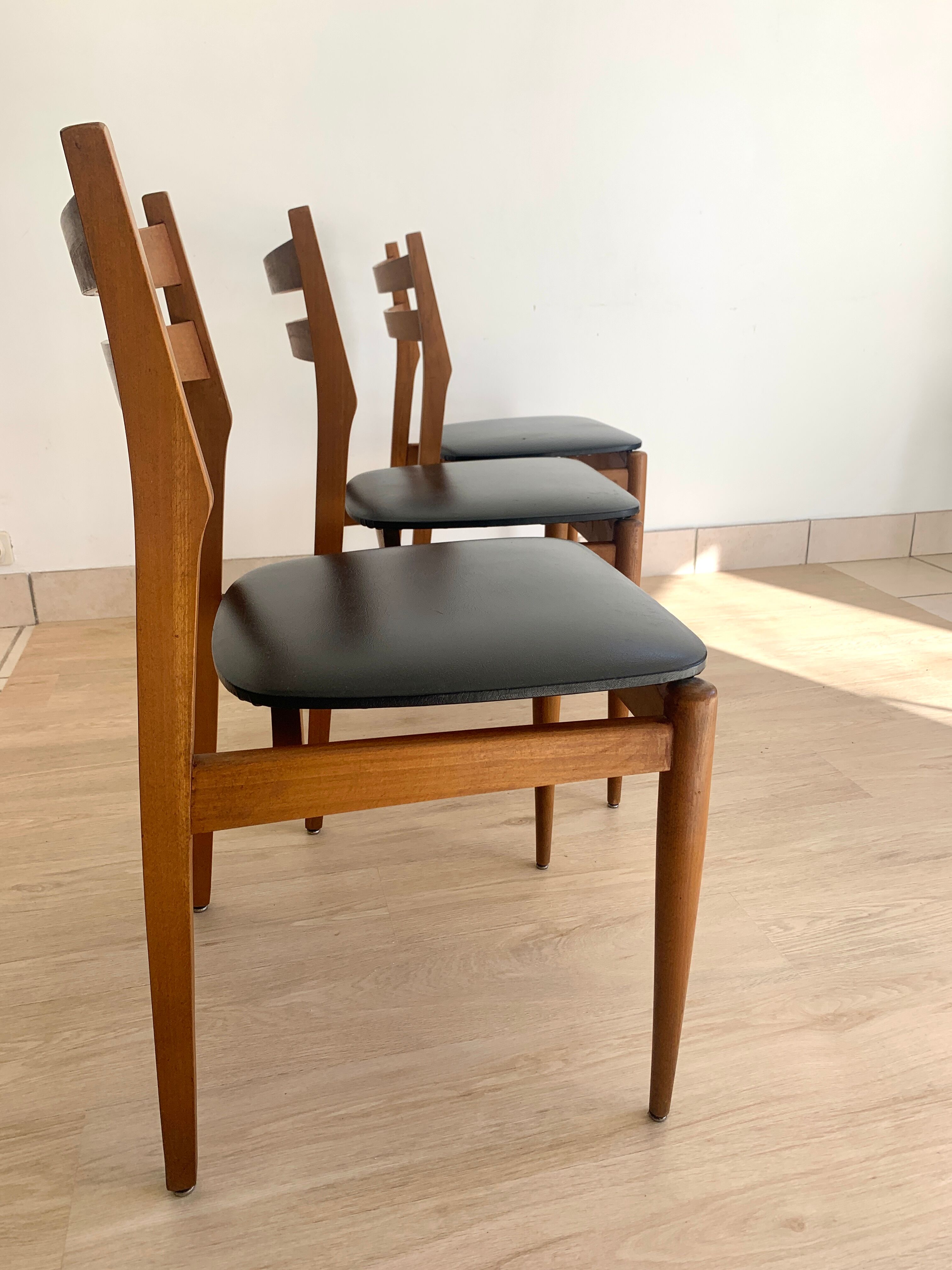 Series of 6 vintage chairs