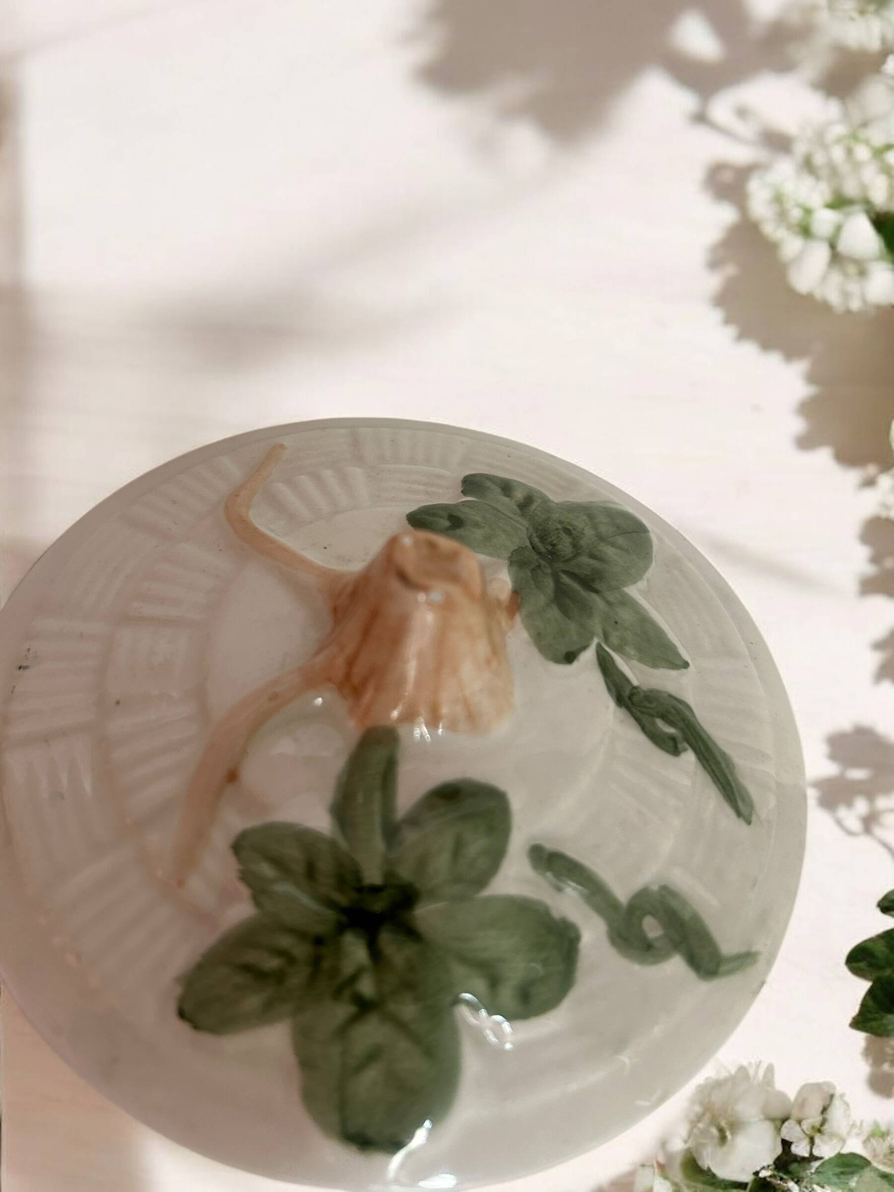 Sugar bowl in barbotine with leaf and green fruit motifs in relief