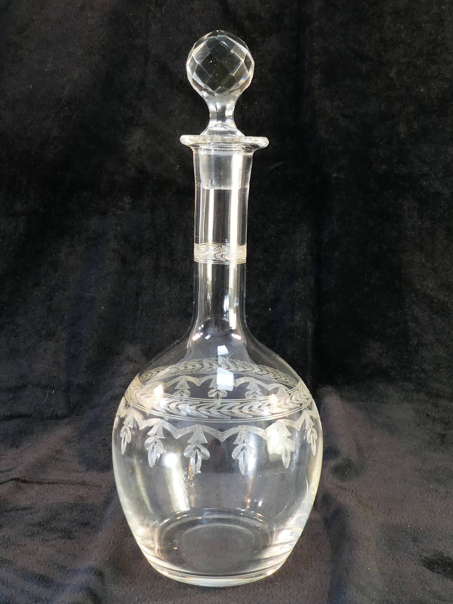 Carafe en verre soufflé et gravé