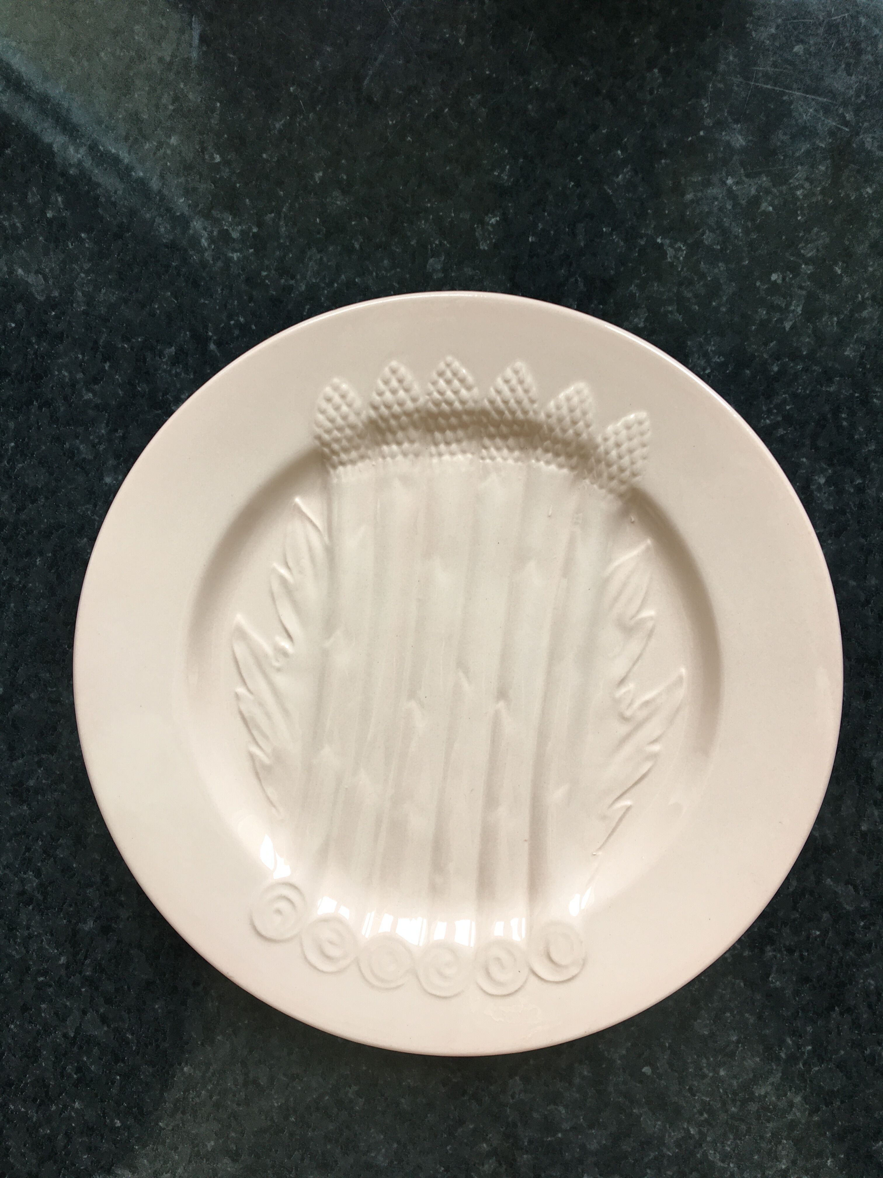 Set of six plates asparagus pale pink color porcelain dimension: D-25cm-