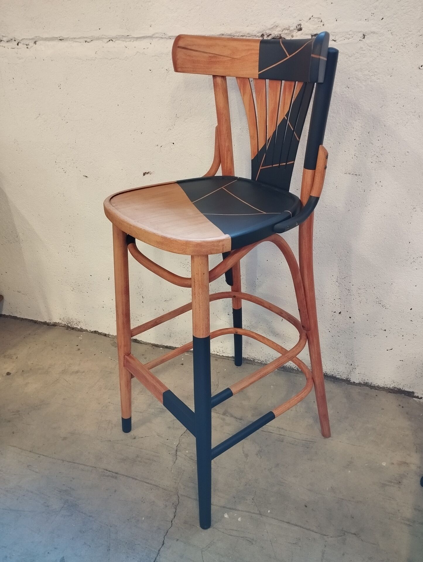 Bar stool