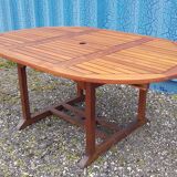 Stretchable garden dining table in solid teak