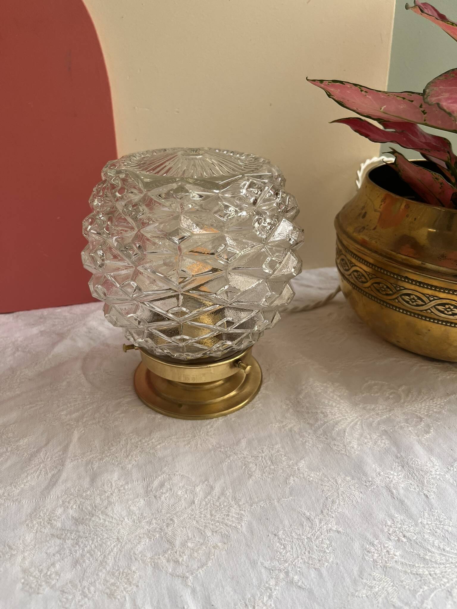 Vintage table lamp in chiseled glass - pineapple model