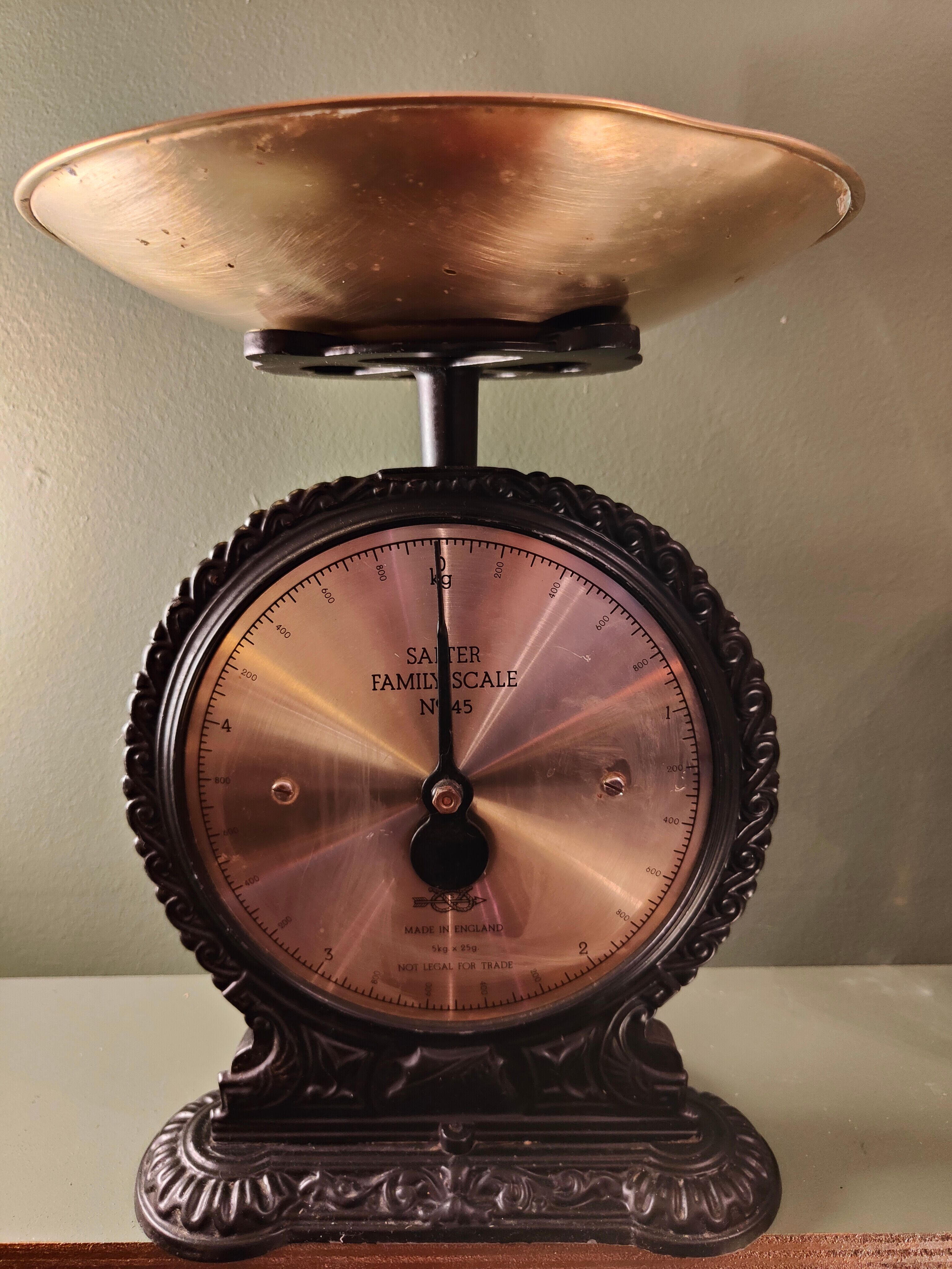 Old household scale "salter family scale n° 45"