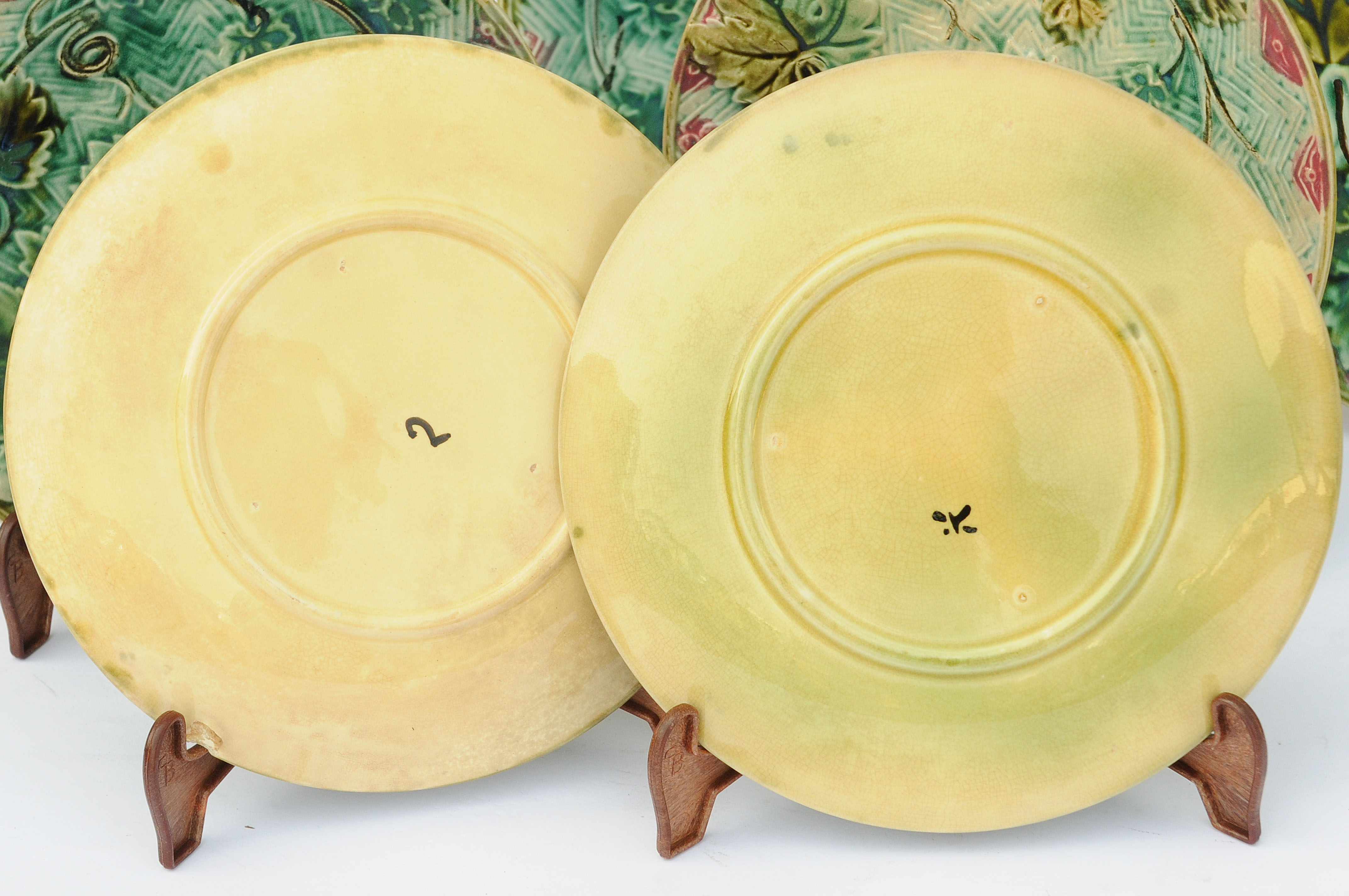 Series of 8 plates made of sarreguemines earthenware