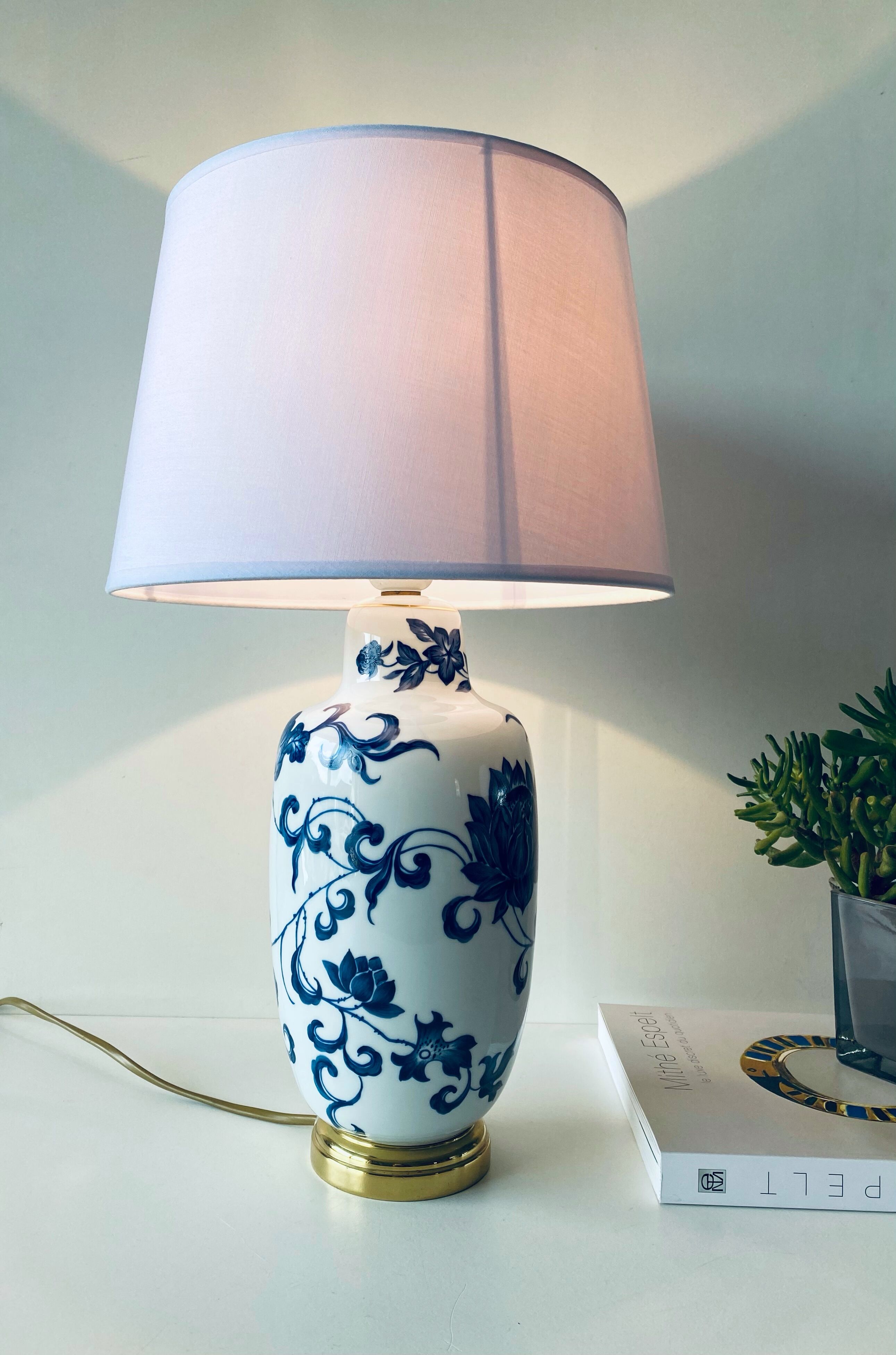 Paris porcelain lamp