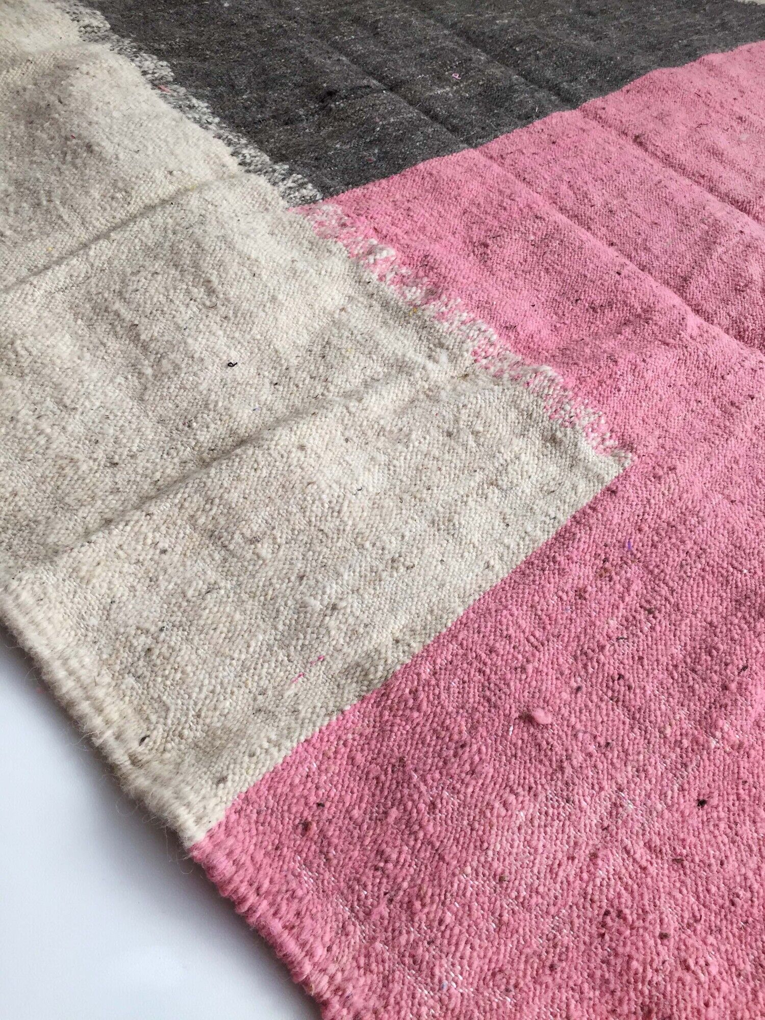 Tapis Kilim berbère marocain écru à aplats colorés 252x150cm