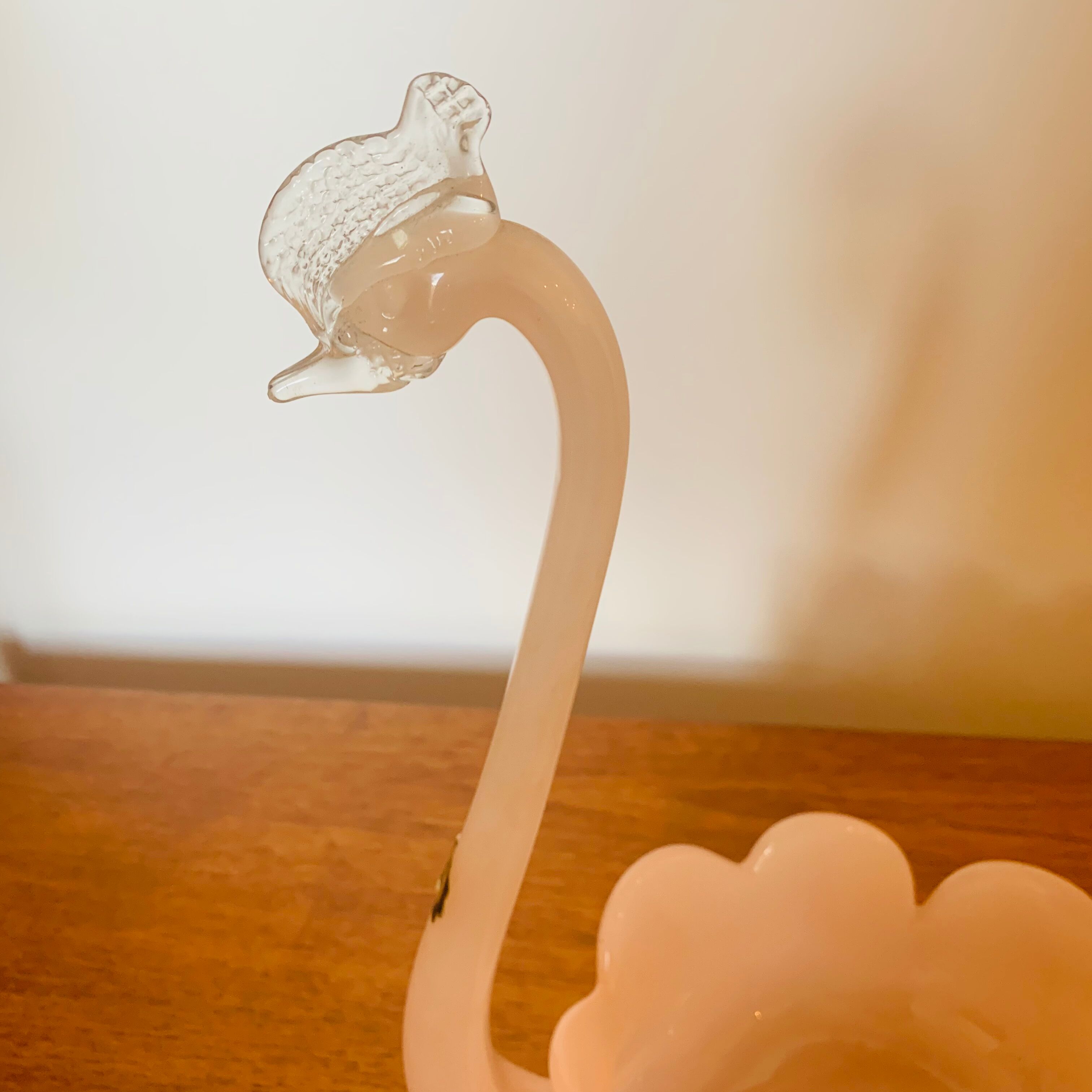 Pink glass paste swan emptier