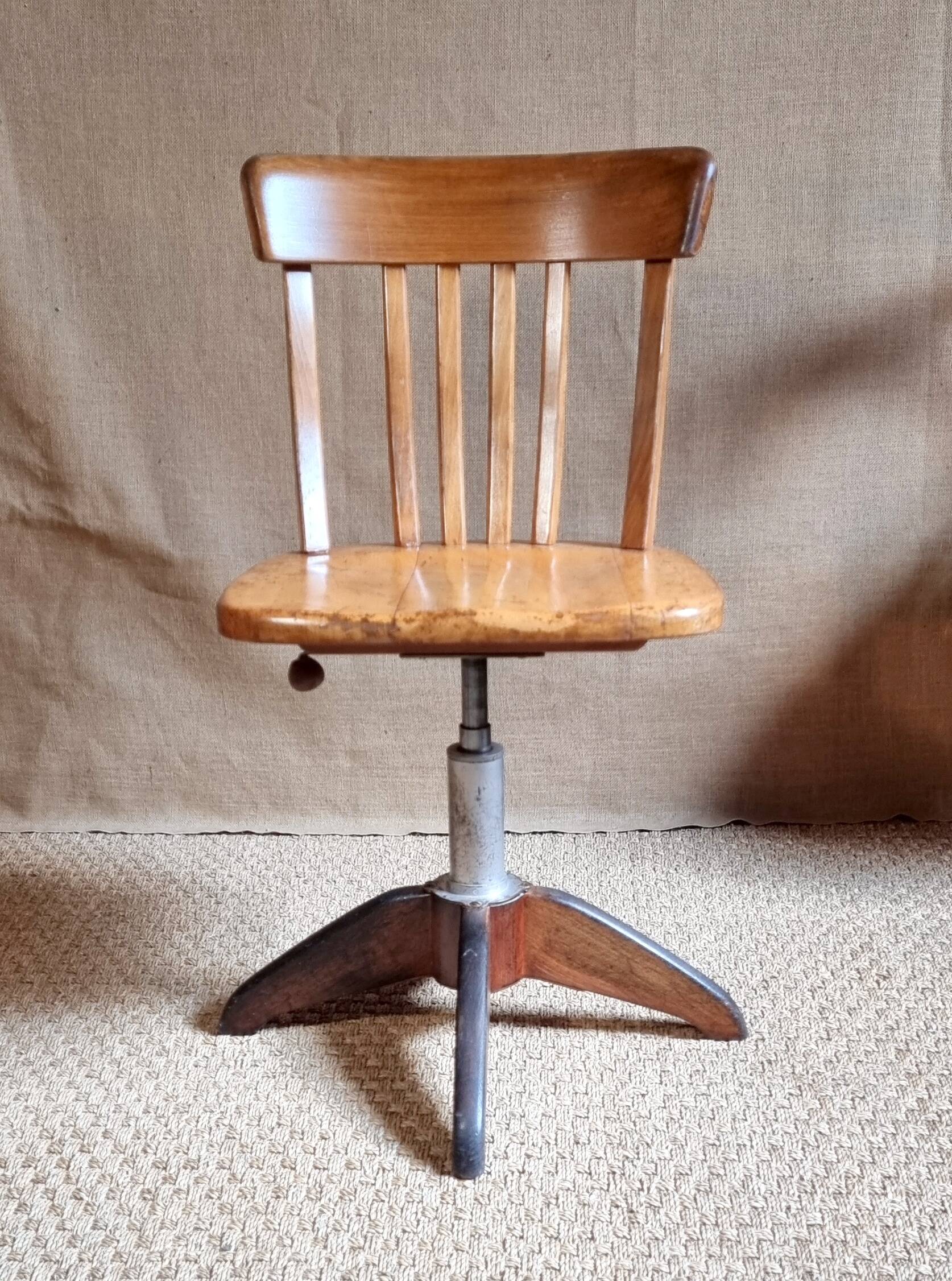 Height-adjustable rotating workshop office chair