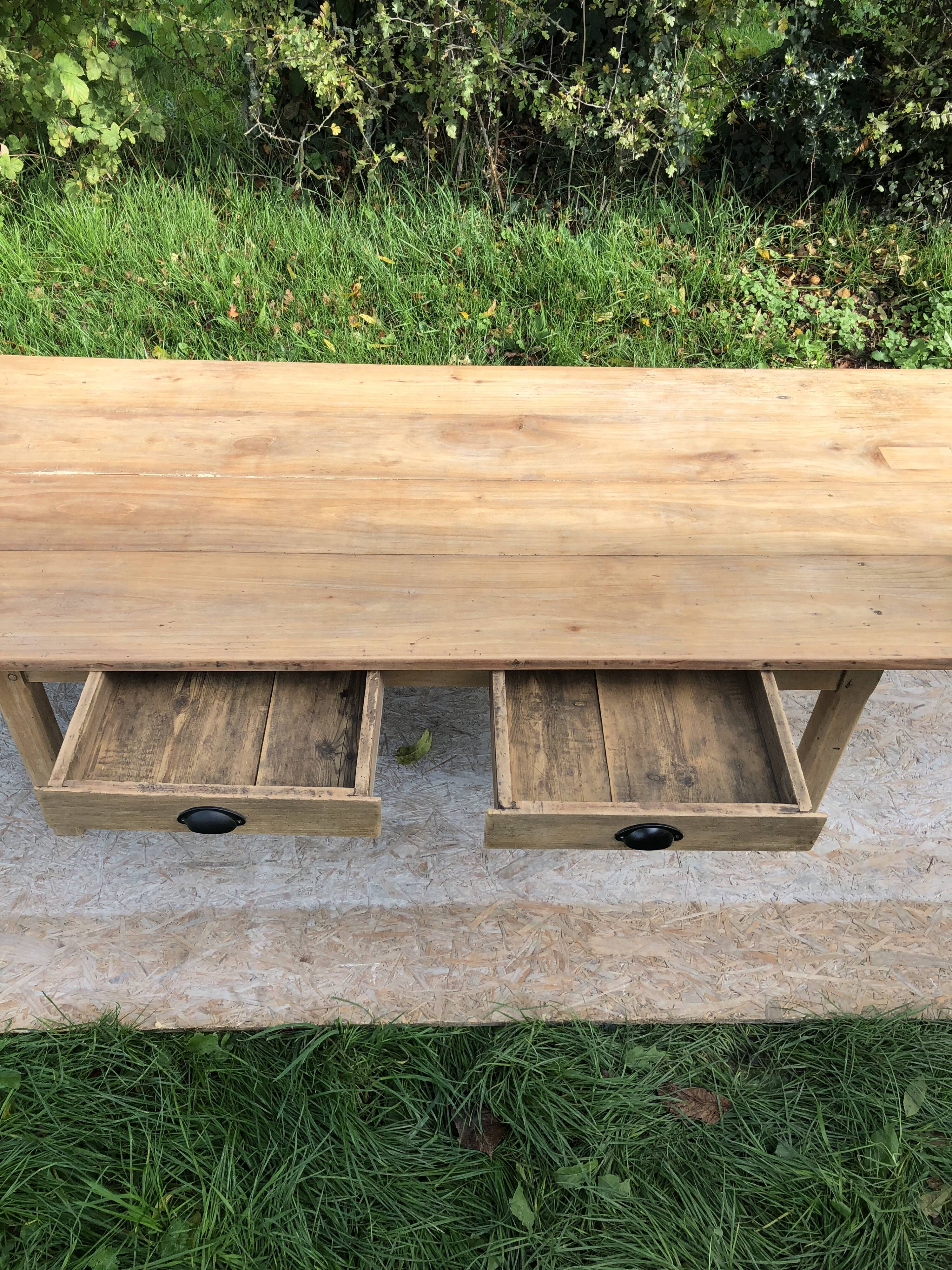 Coffee farmhouse table.
