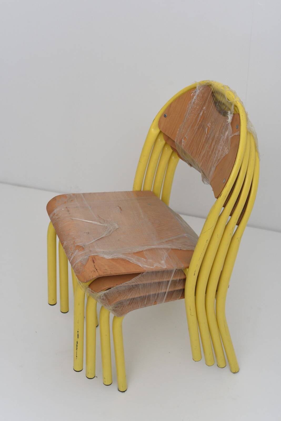 Chaises d'école style vintage