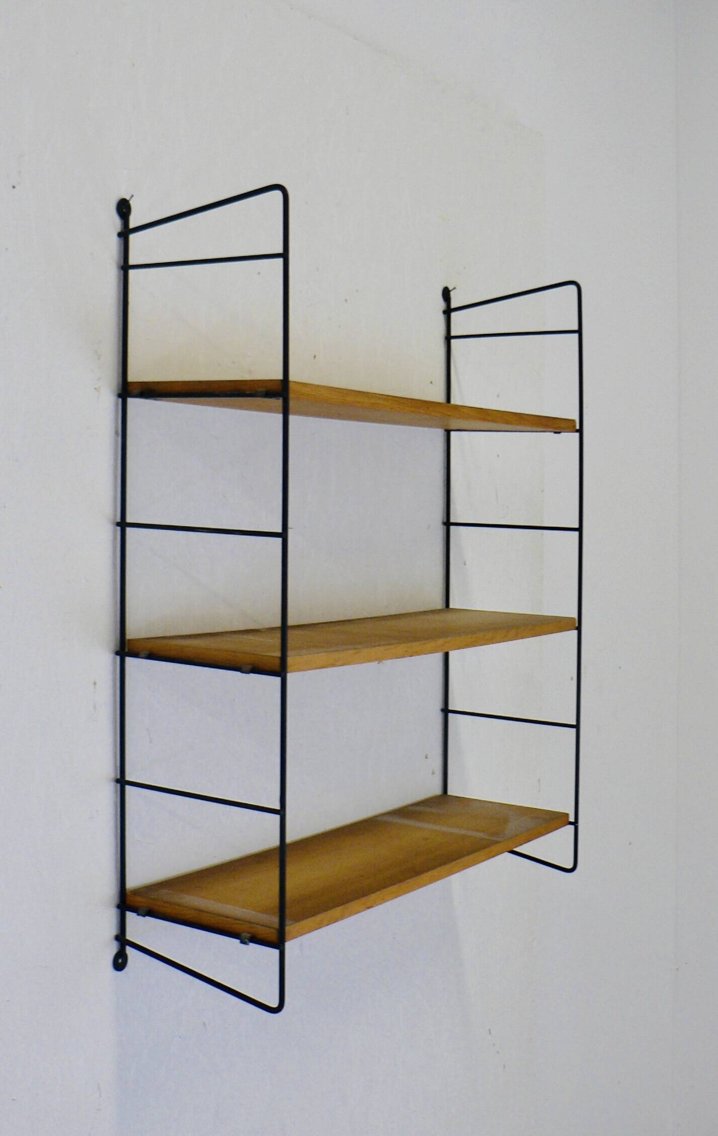 String shelf three shelves