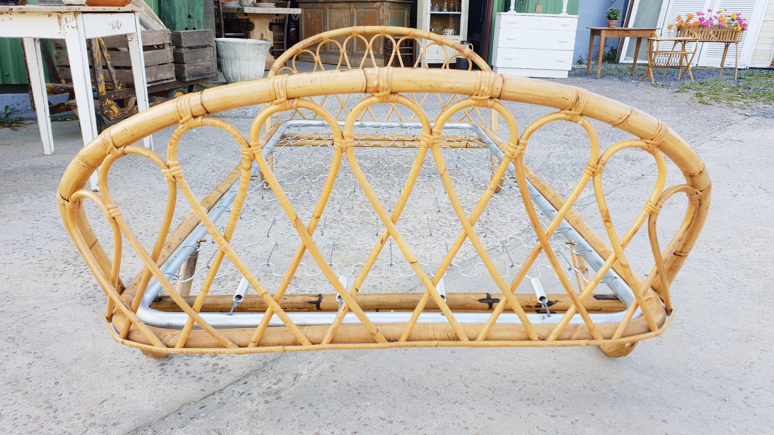 Rattan basket bed