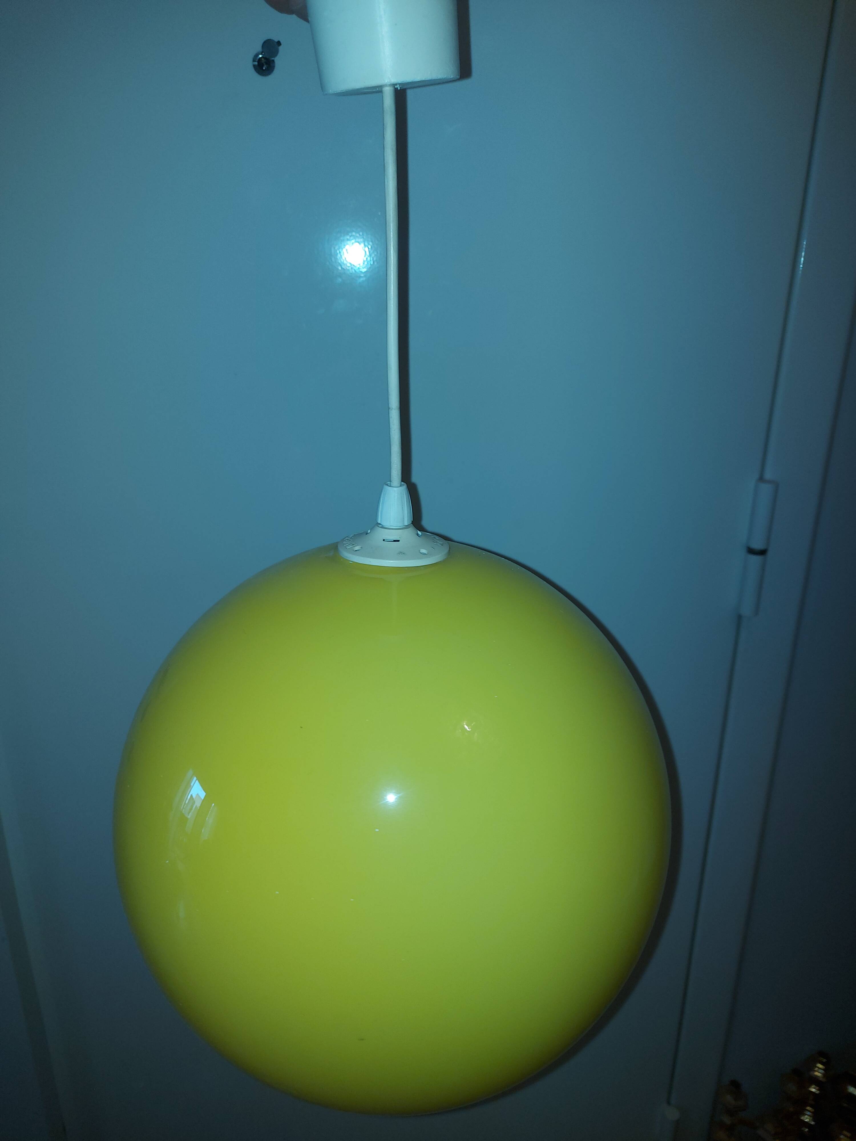 Vintage suspension 70'S in yellow opaline