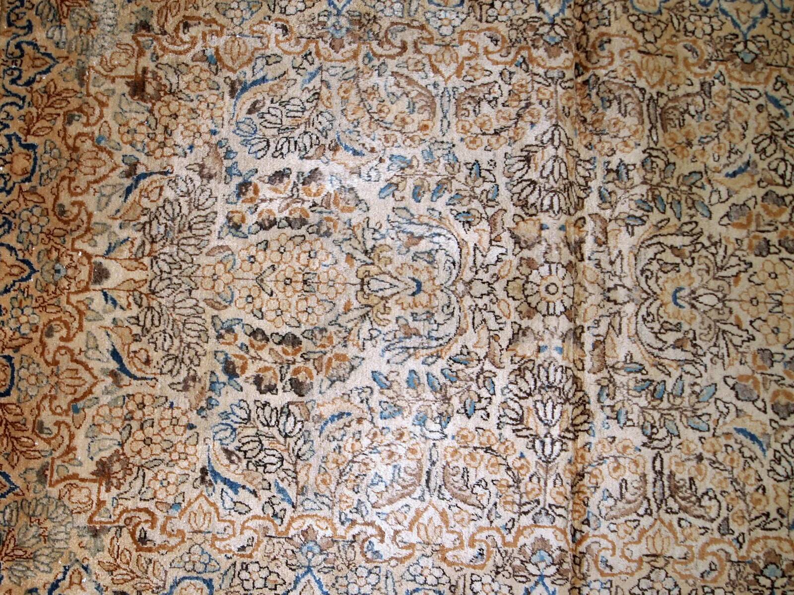 Handmade antique Persian Kerman rug 103cm x 164cm 1920s - 1B746