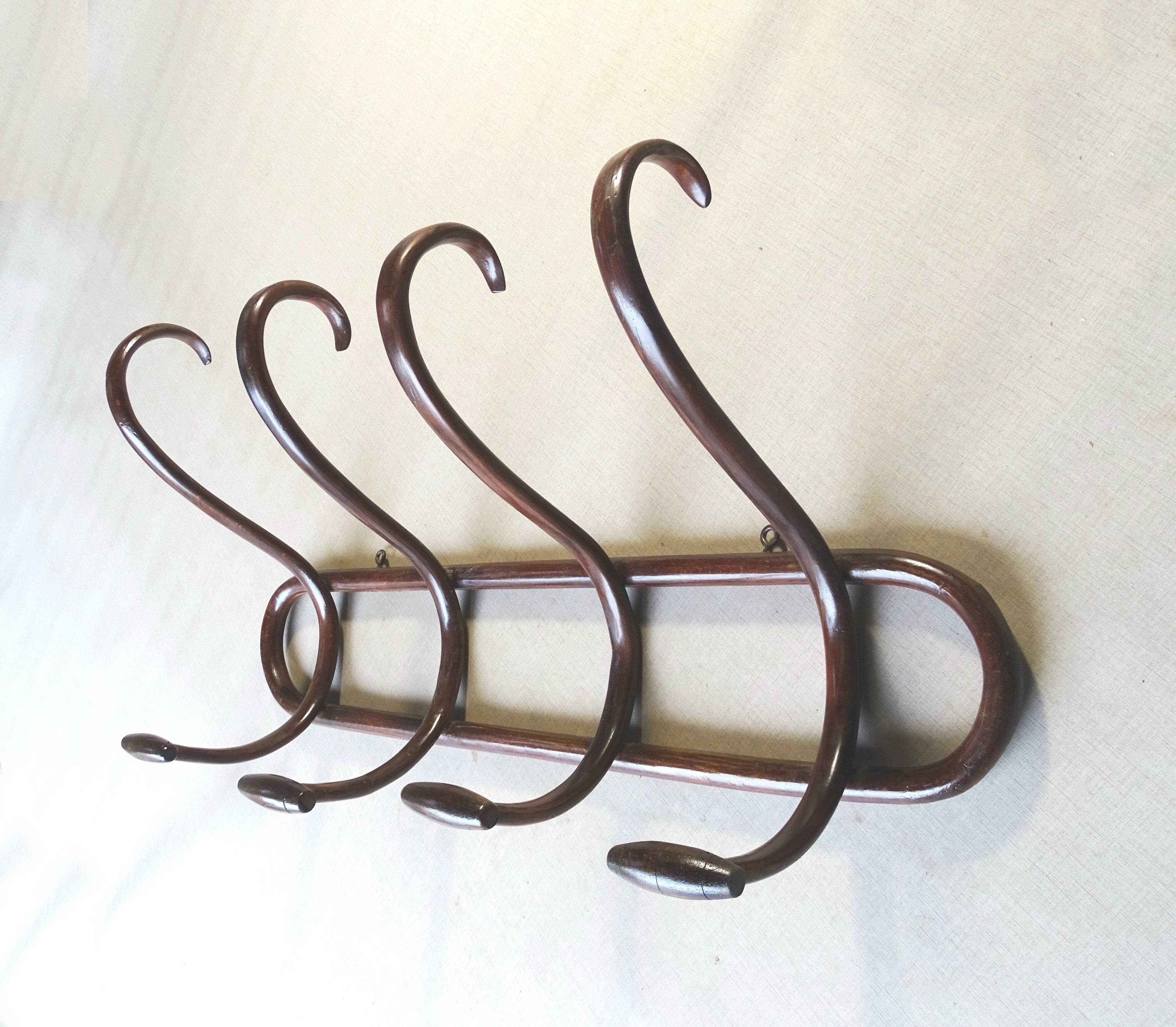 Wall coat rack with 4 curved wooden hooks bistro - no Thonet
