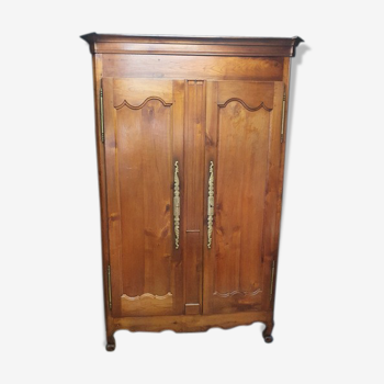 Armoire en merisier patine caramel