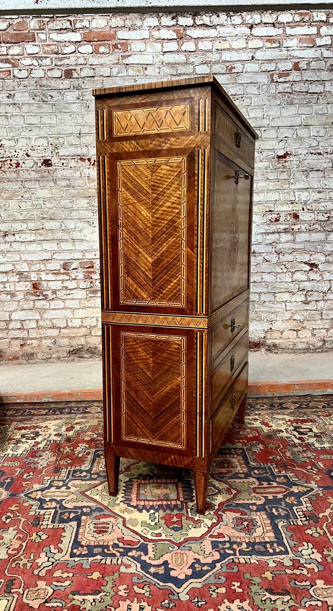 Writing desk in marquetry of Louis XVI XVIII century