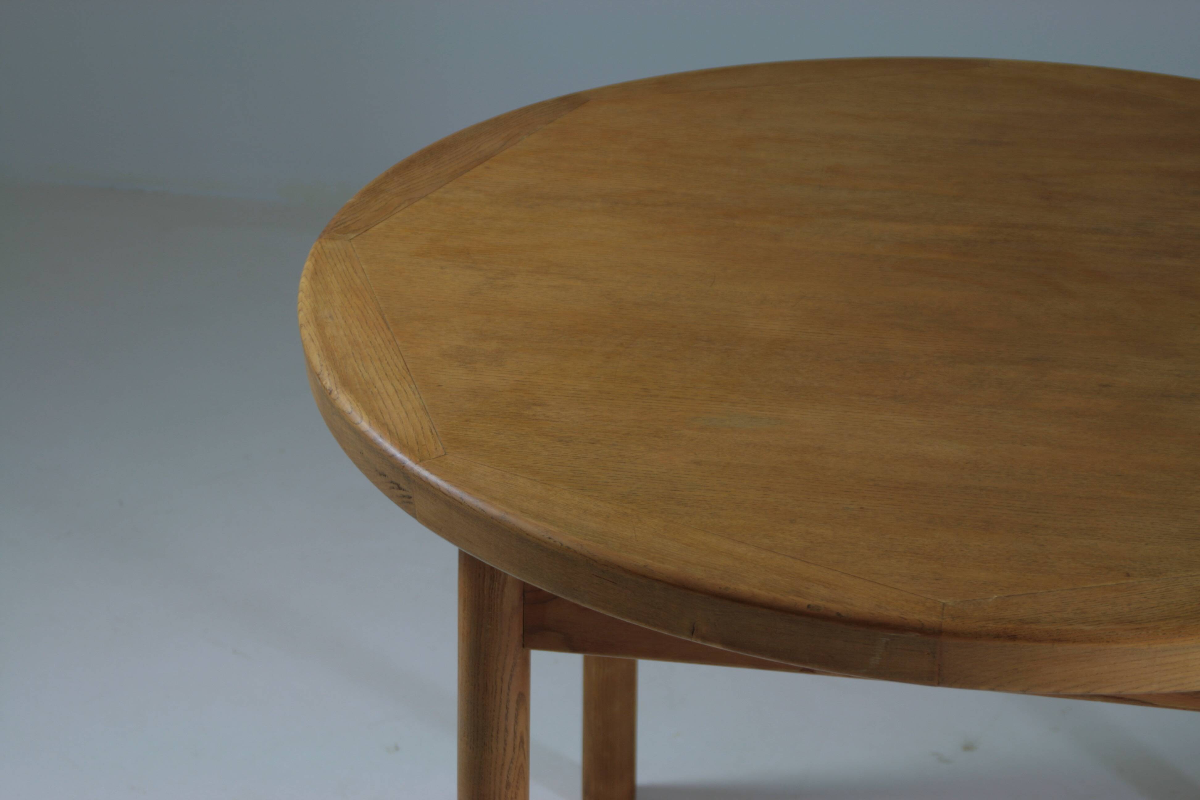 Round table model Dordogne by Robert Sentou, France