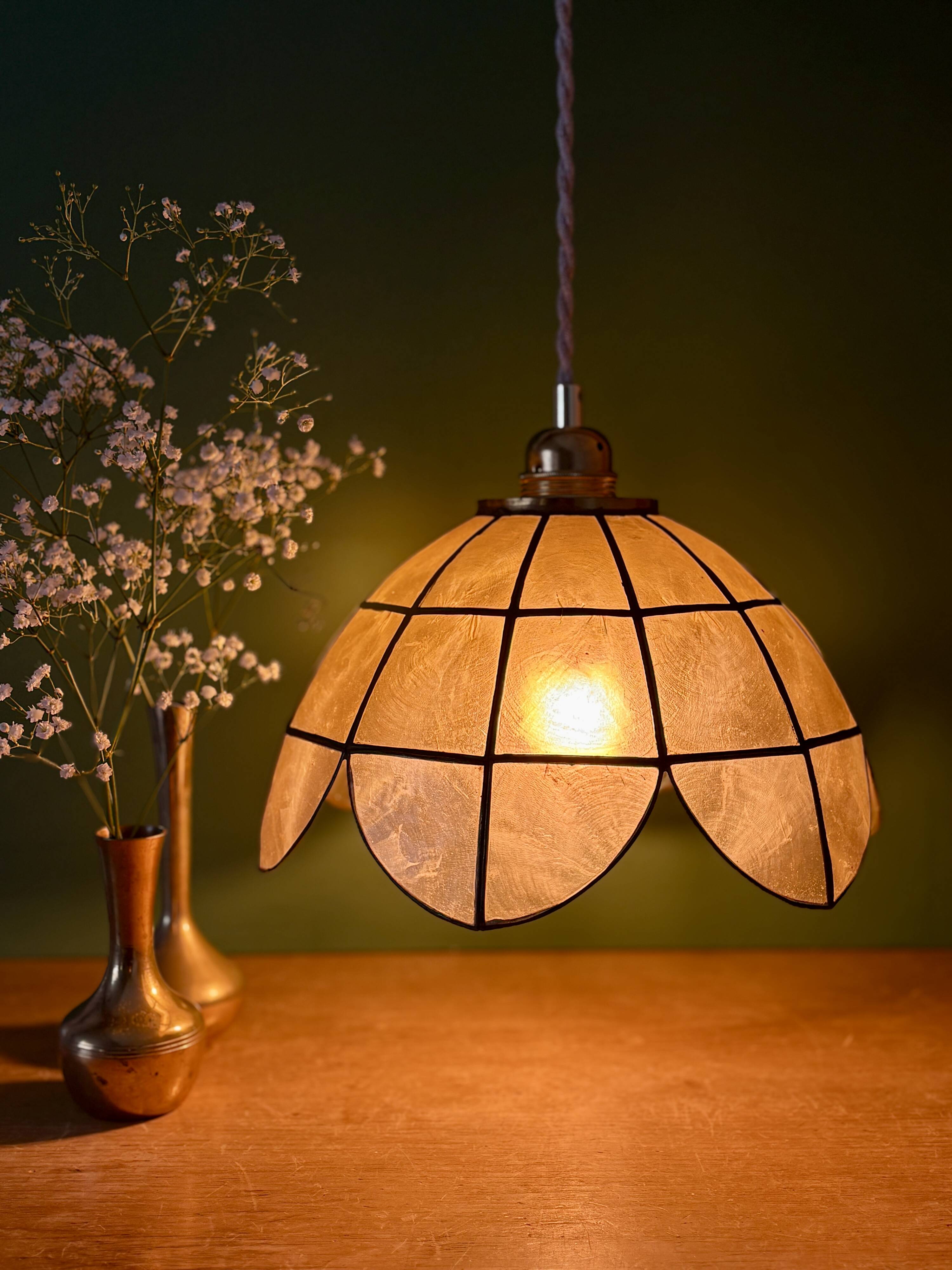 Vintage pendant light in mother-of-pearl and brass
