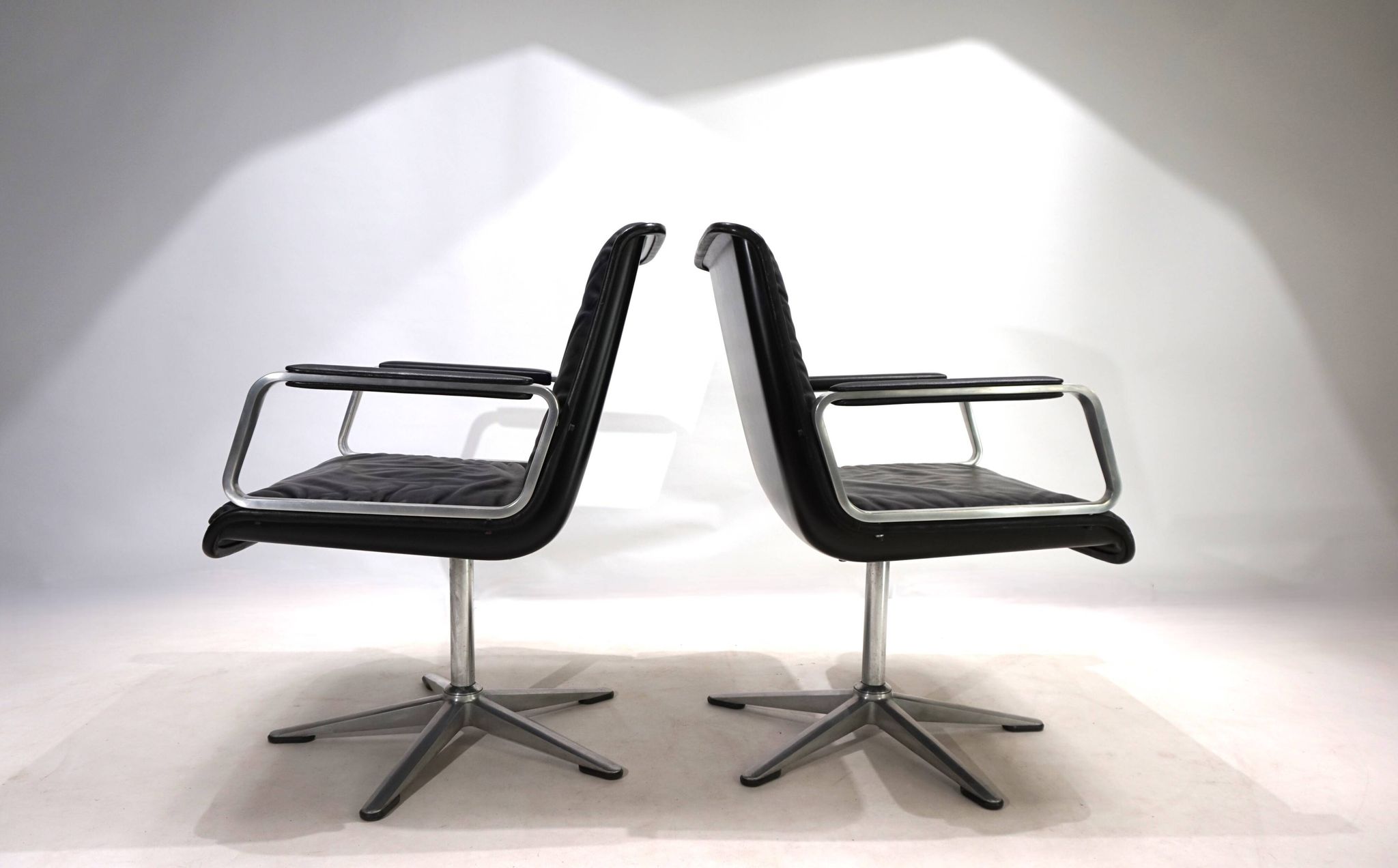 Set of 2 Wilkhahn Delta conference/dining chairs from the Delta Group