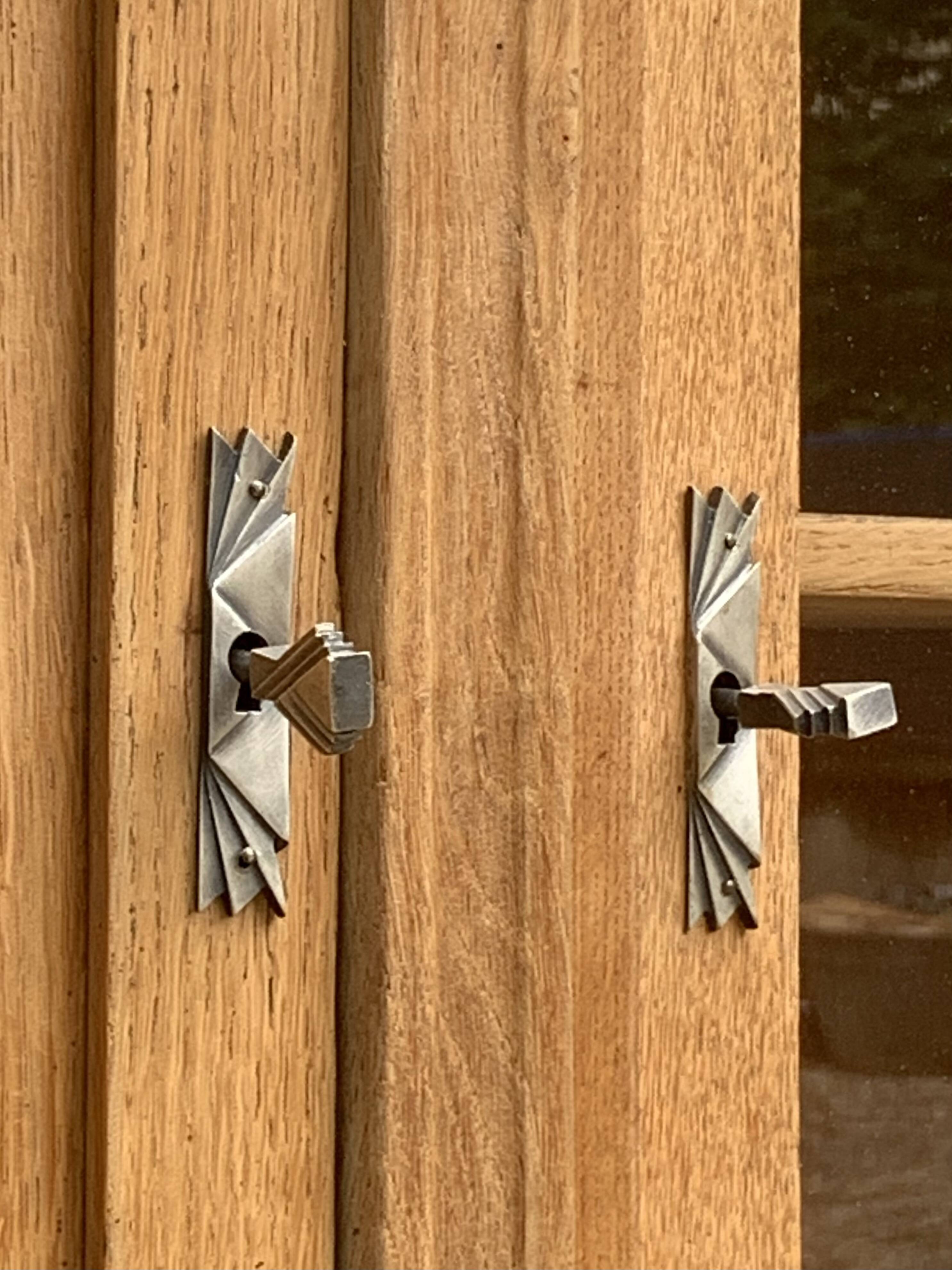 Parisian Art Deco asymmetrical glass cabinet in raw oak, 1930