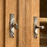 Armoire parisienne vitrée Art Déco asymétrique en chêne brut, 1930