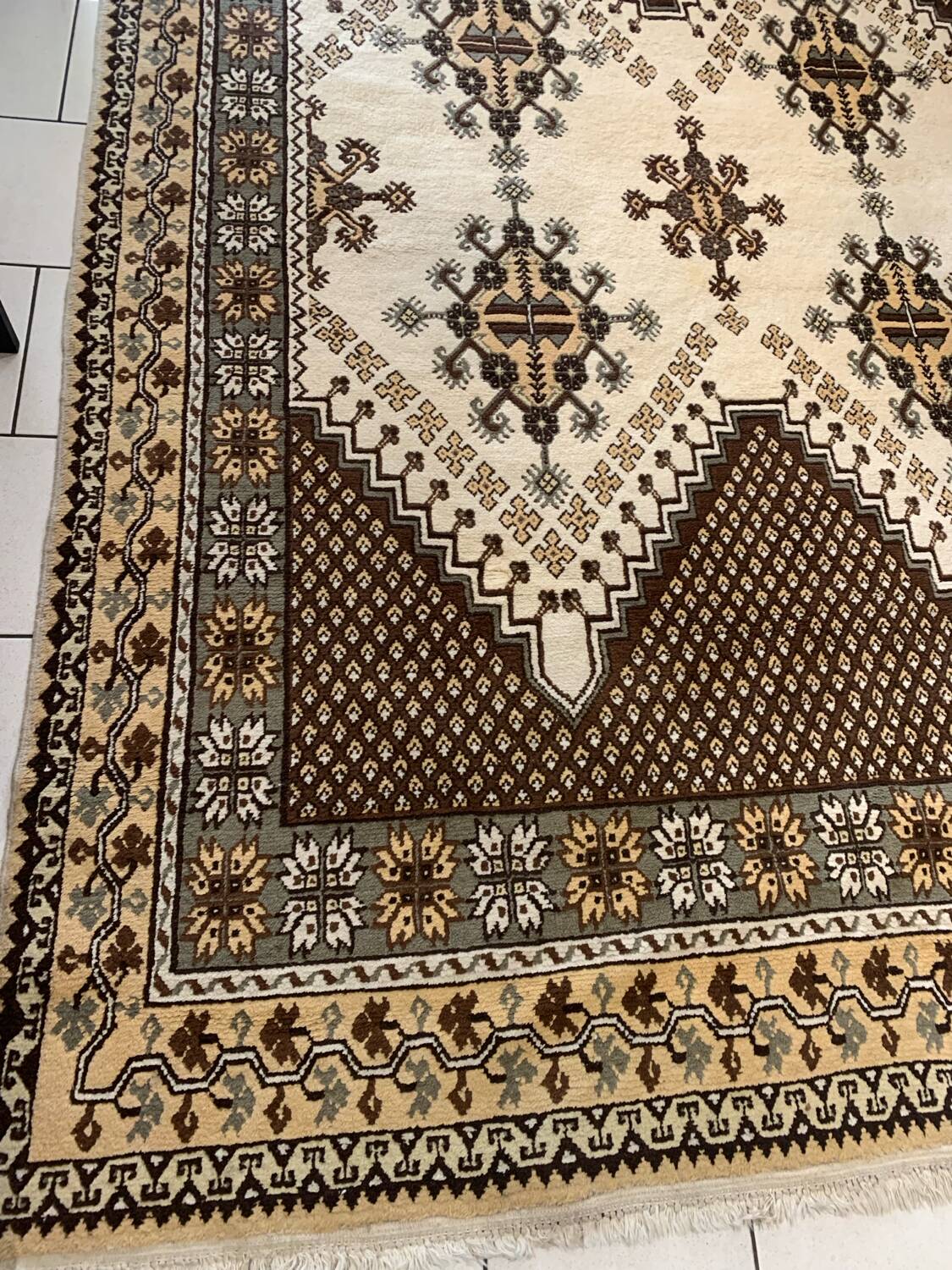 Vintage Persian oriental wool rug