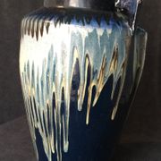 Vase en céramique vernissée à deux anses triangulaires