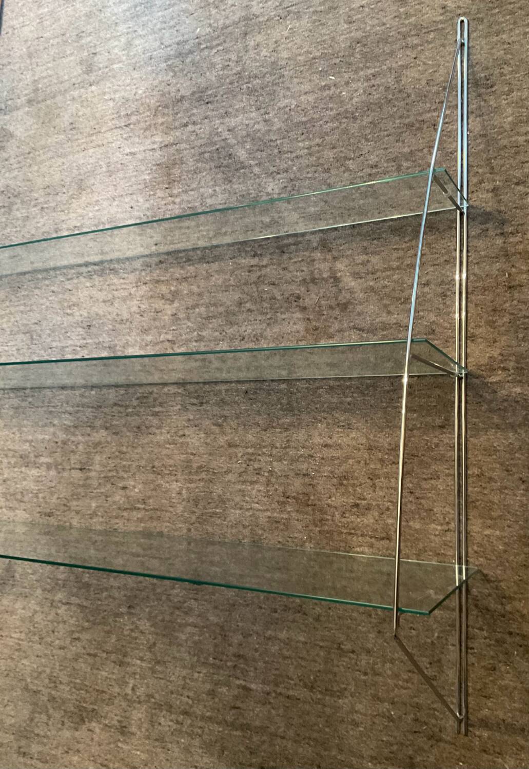 Half-moon design shelf in chromed metal and glass