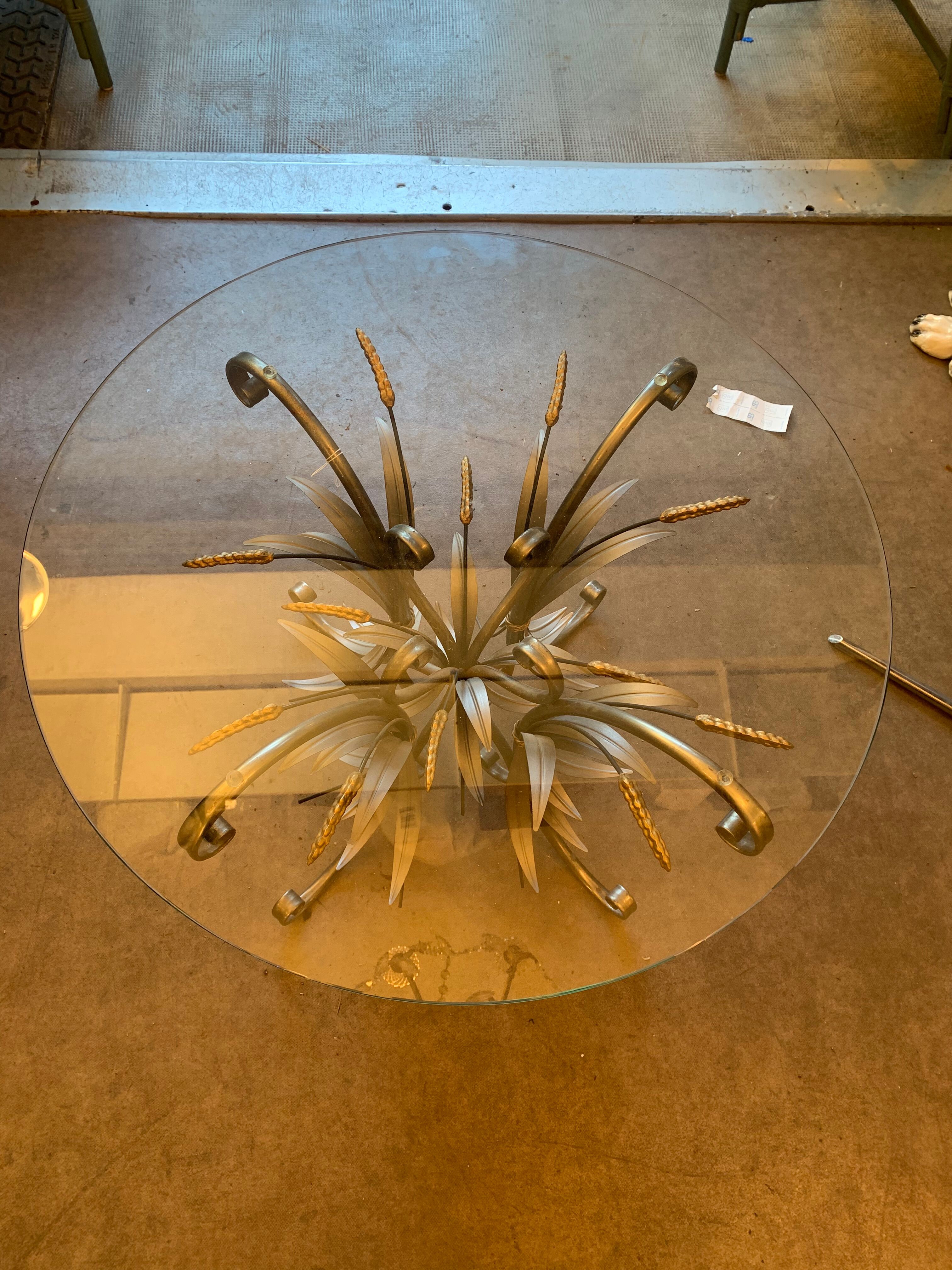 Round coffee table over glass base ears of wheat 1990s.