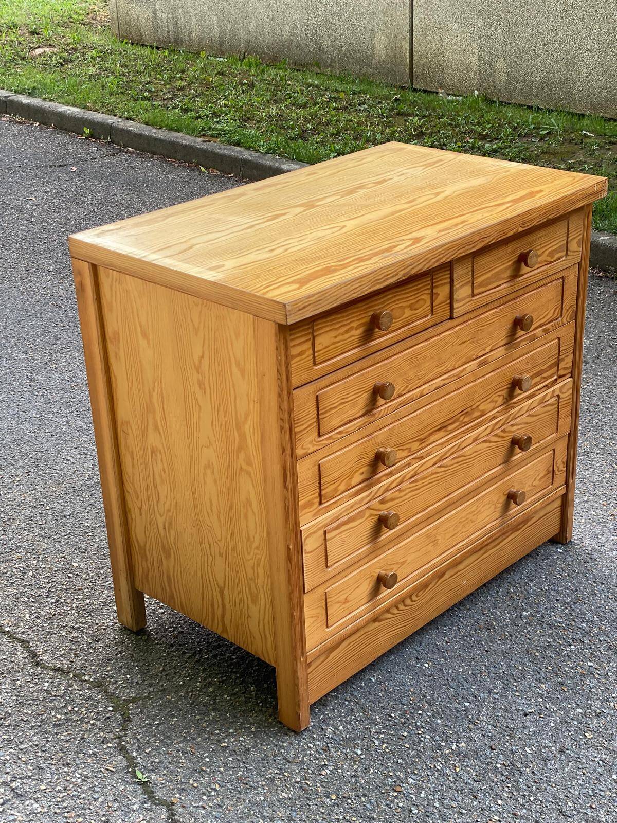 Scandinavian chest of drawers with 6 wooden drawers