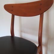 Chaise danoise en teck et skai noir